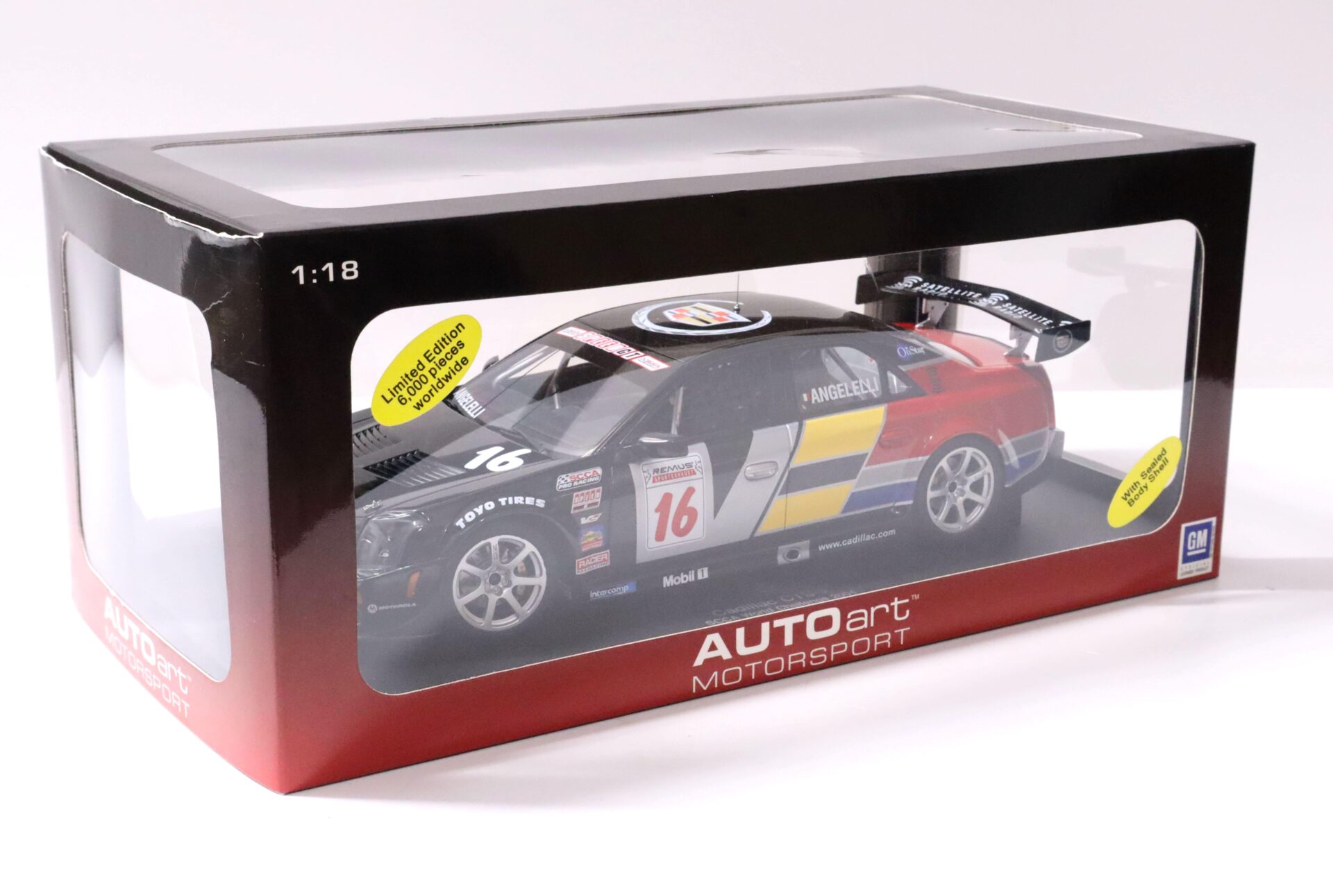 1:18 AUTOart Cadillac CTS-V SCCA World Challange 2004 Winner Sebring #16 Angelelli