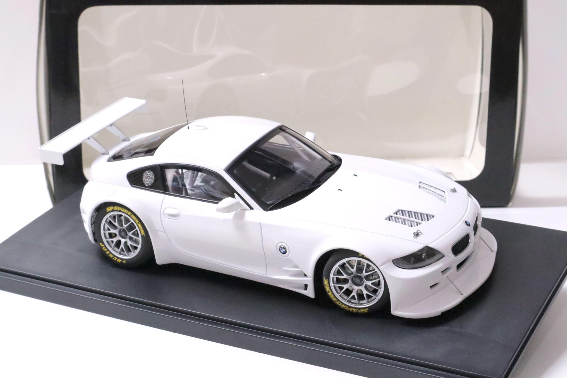 1:18 AUTOart BMW Z4 Coupe Race Car Plain Body Version white