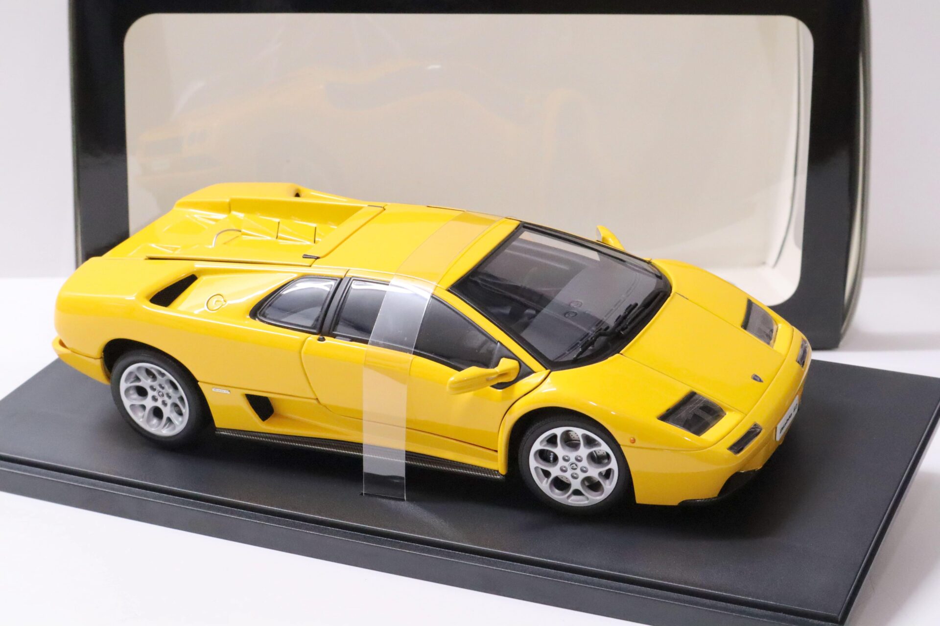 1:18 AUTOart Lamborghini Diablo 6.0 yellow 74526