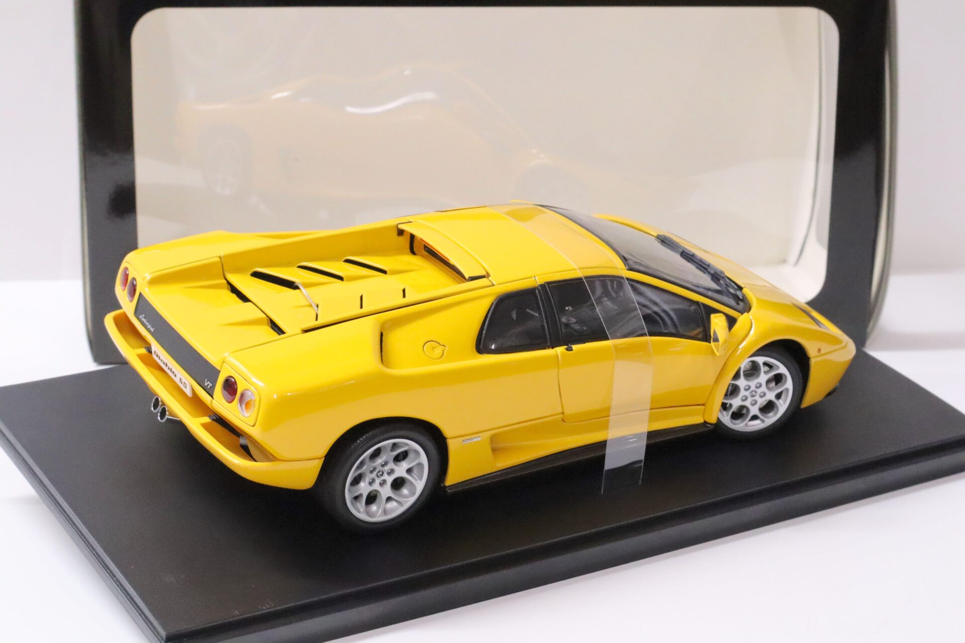 1:18 AUTOart Lamborghini Diablo 6.0 yellow 74526