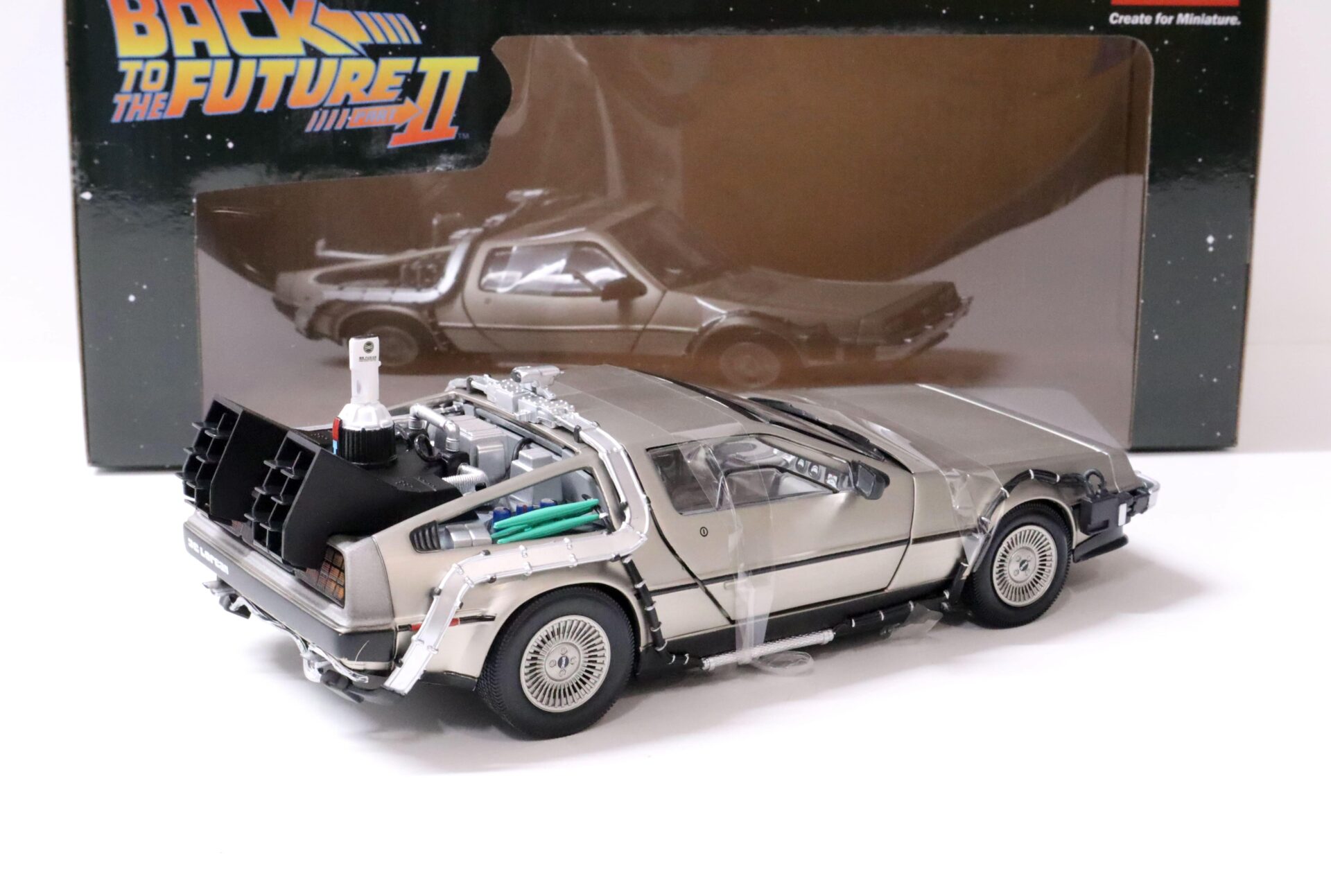 1:18 Sun Star 1983 Delorean DMC-12 Time Machine Back to the Future 2