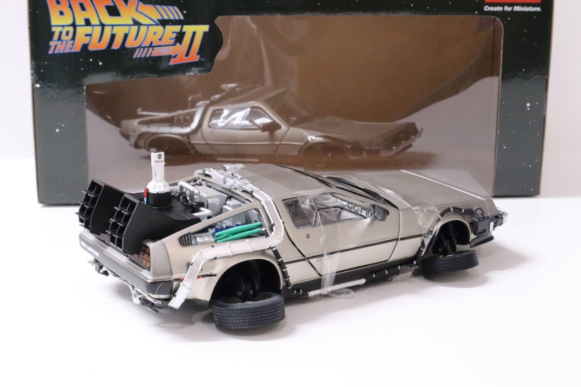 1:18 Sun Star 1983 Delorean DMC-12 Time Machine Back to the Future 2