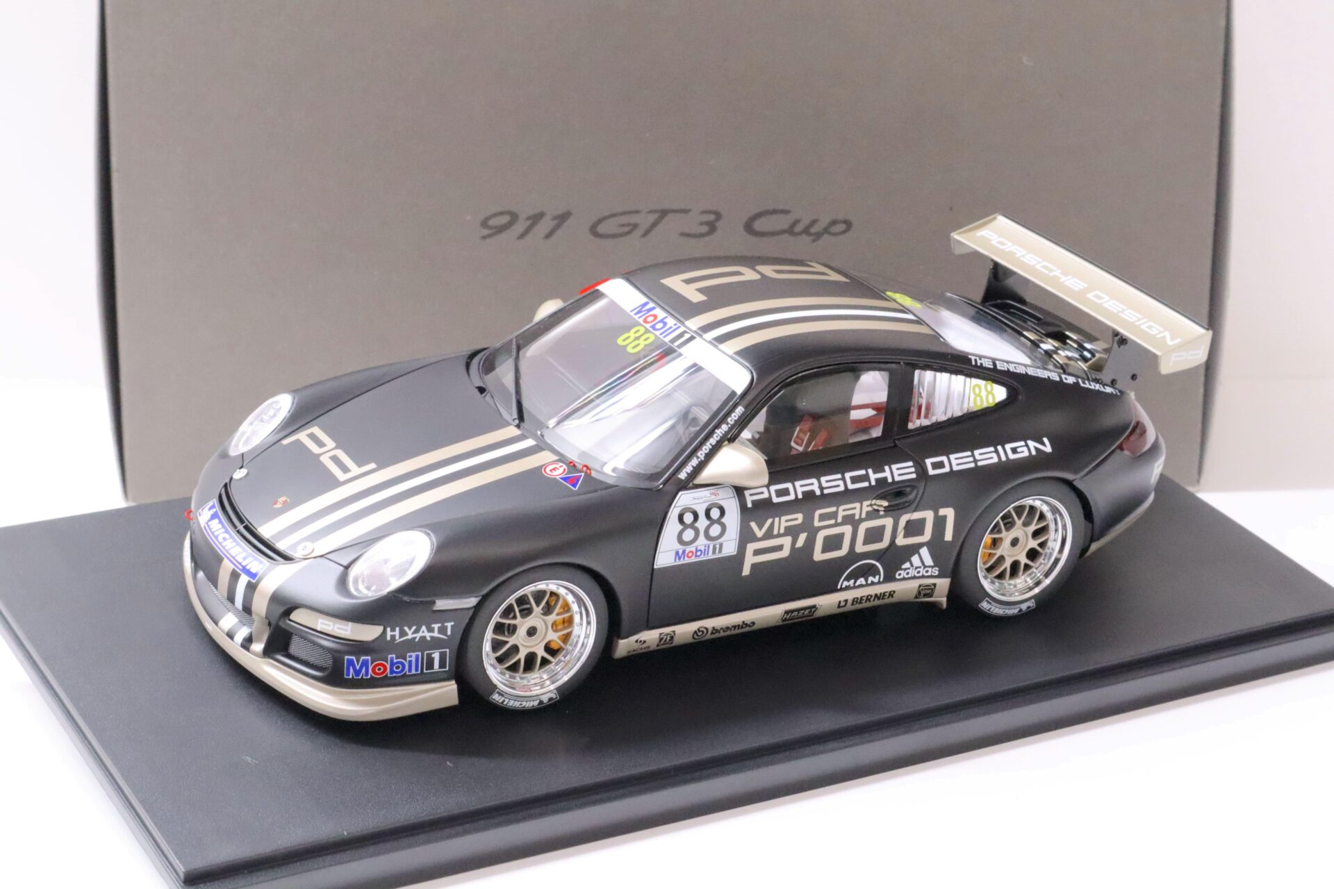 1:18 AUTOart Porsche 911 (997) GT3 CUP VIP CAR #88 black DEALER VERSION