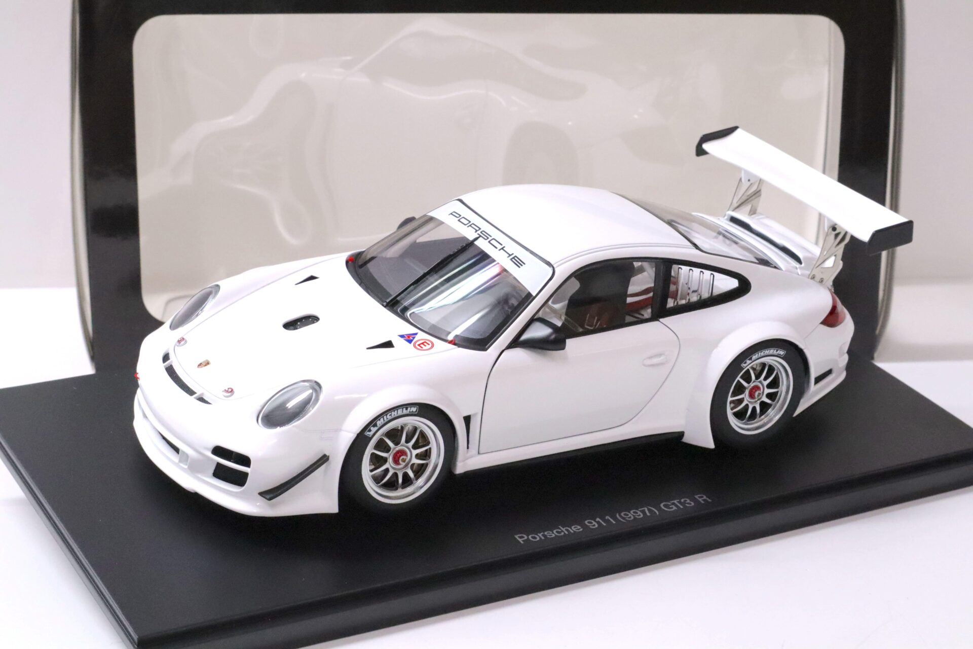 1:18 AUTOart Porsche 911 (997) GT3 R Plain Body Version white 81070