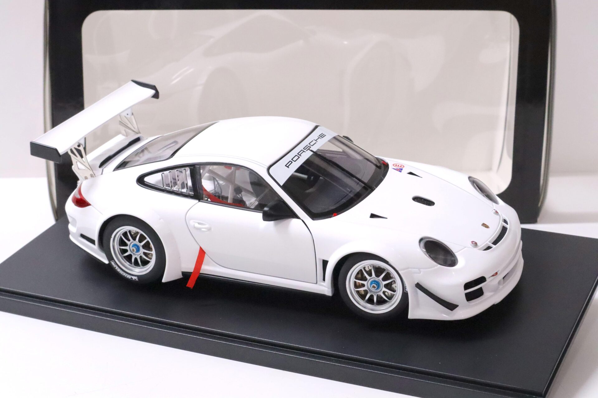 1:18 AUTOart Porsche 911 (997) GT3 R Plain Body Version white 81070