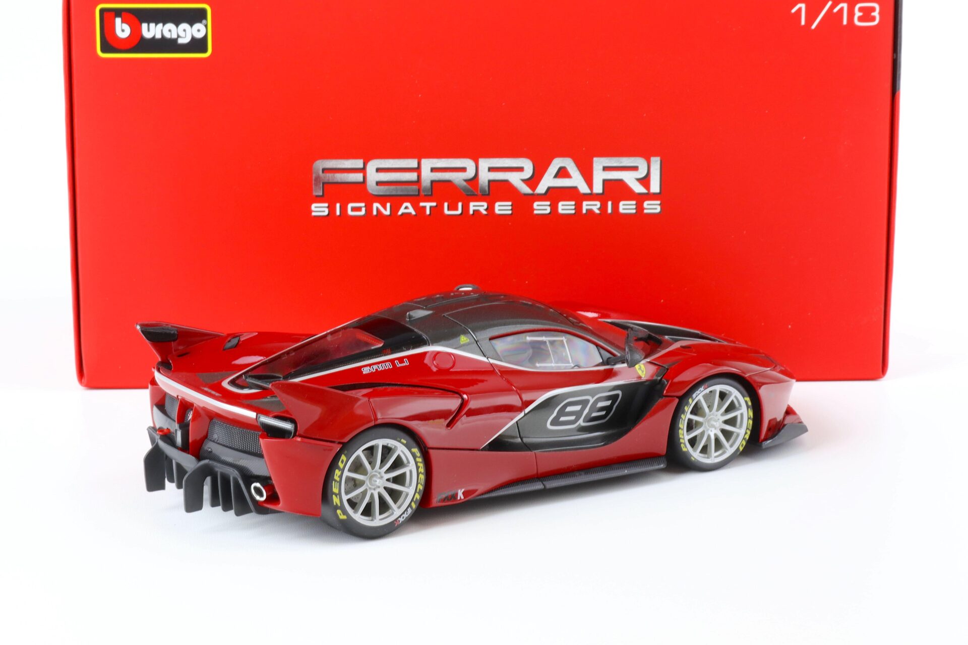 1:18 Bburago Signature Ferrari FXX K red/ black #88