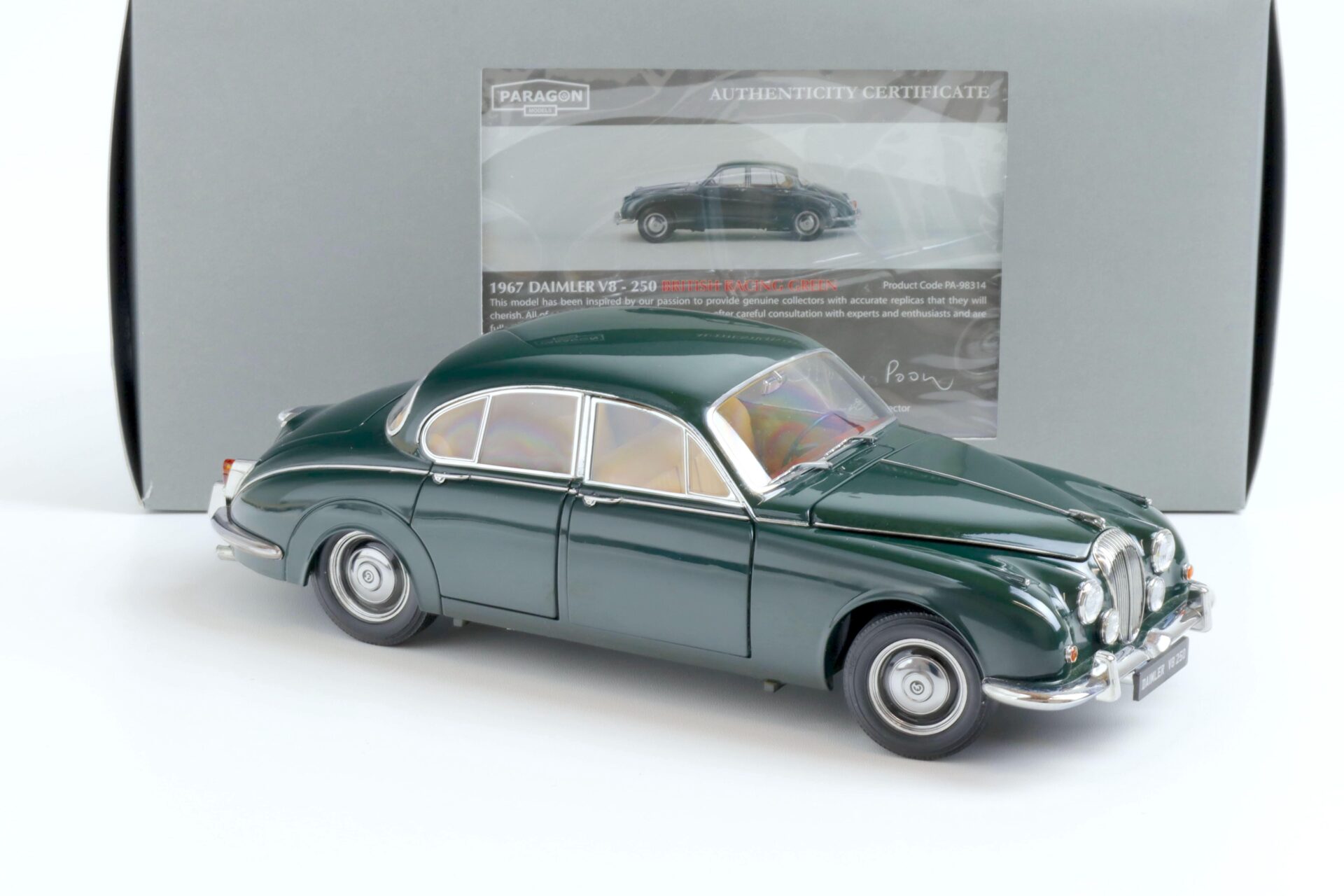 1:18 Paragon Daimler 250 V8 LHD British Racing green 1967