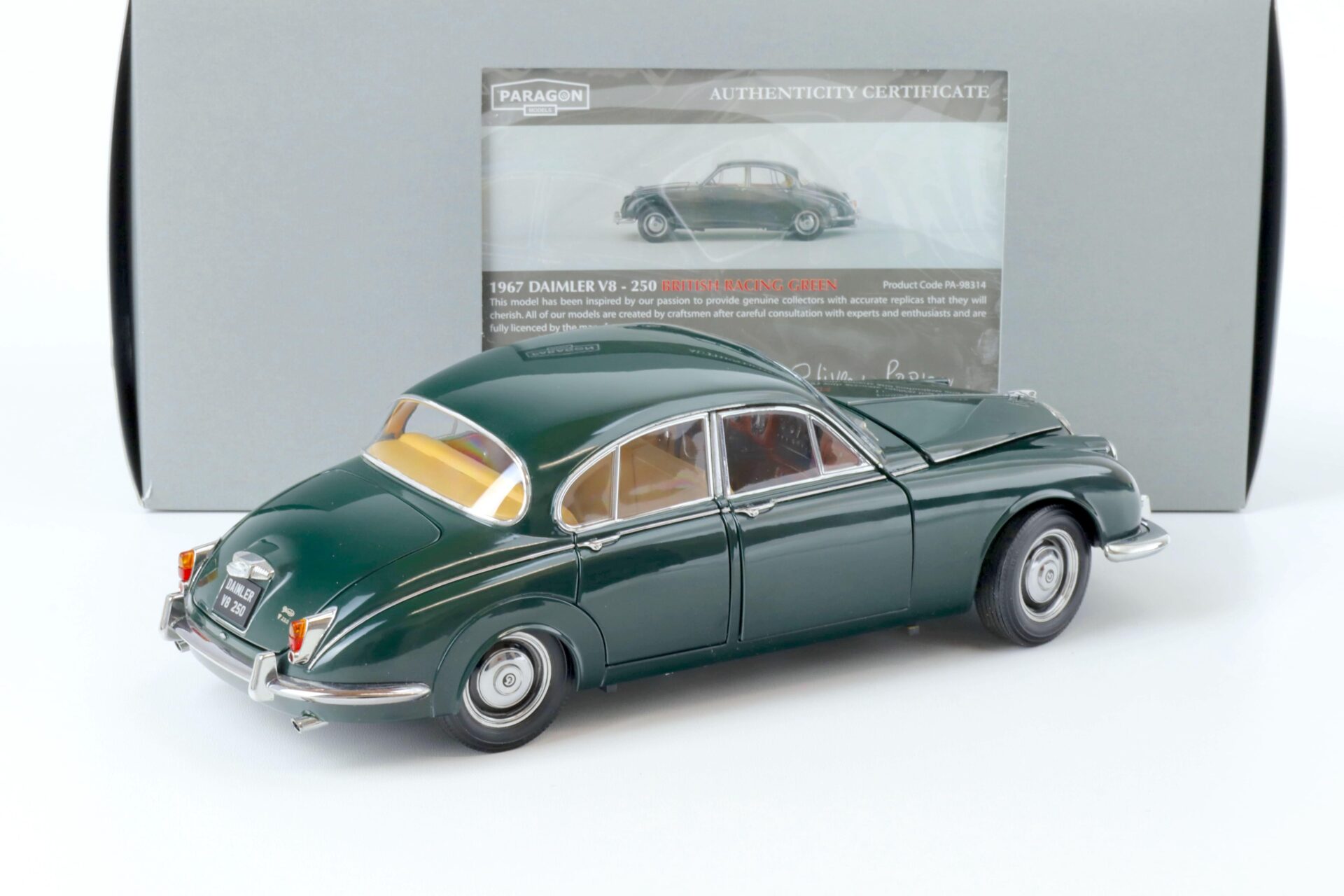 1:18 Paragon Daimler 250 V8 LHD British Racing green 1967