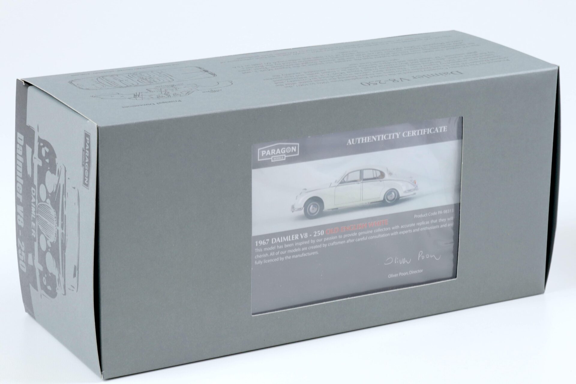 1:18 Paragon Daimler 250 V8 RHD English white 1967