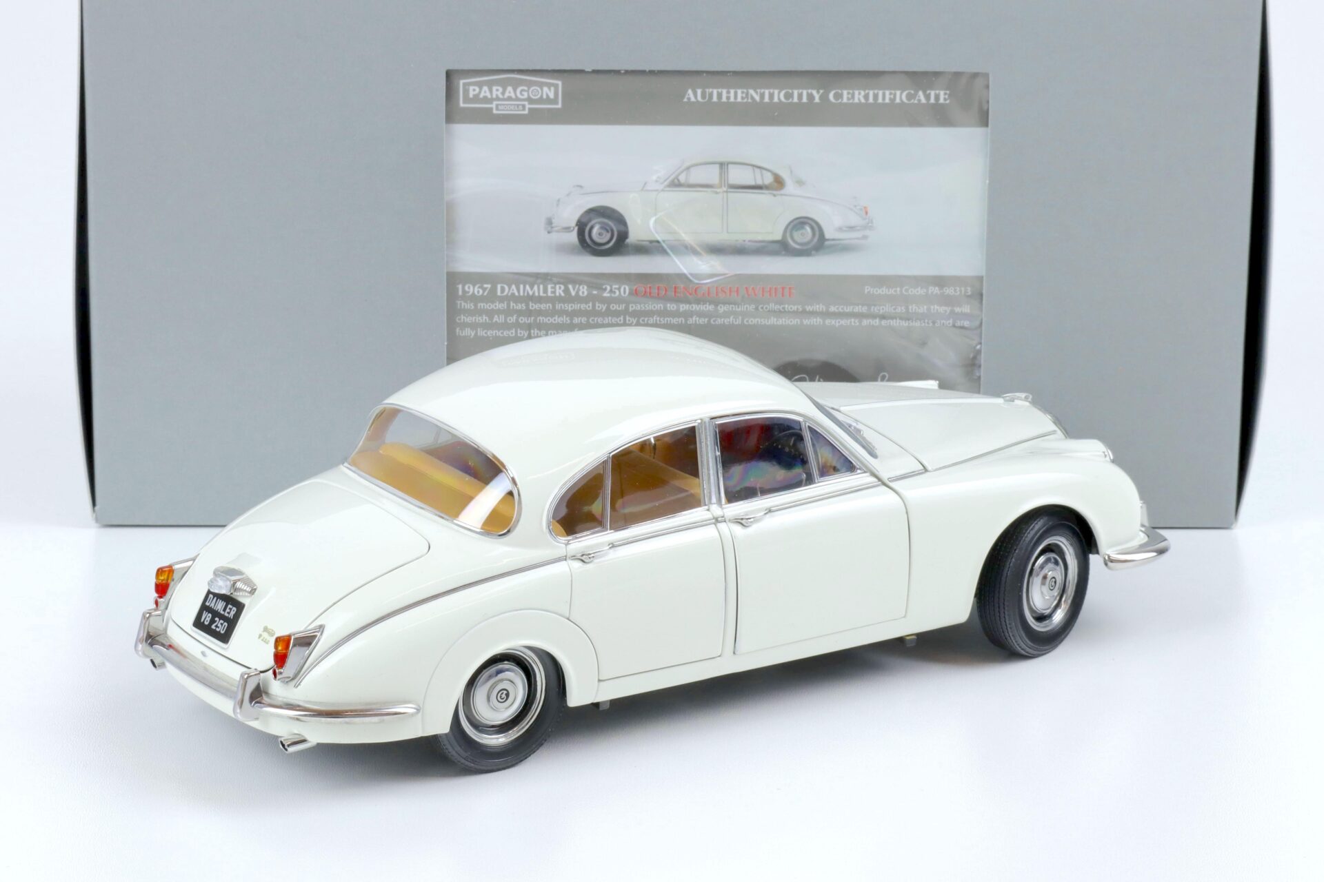1:18 Paragon Daimler 250 V8 RHD English white 1967