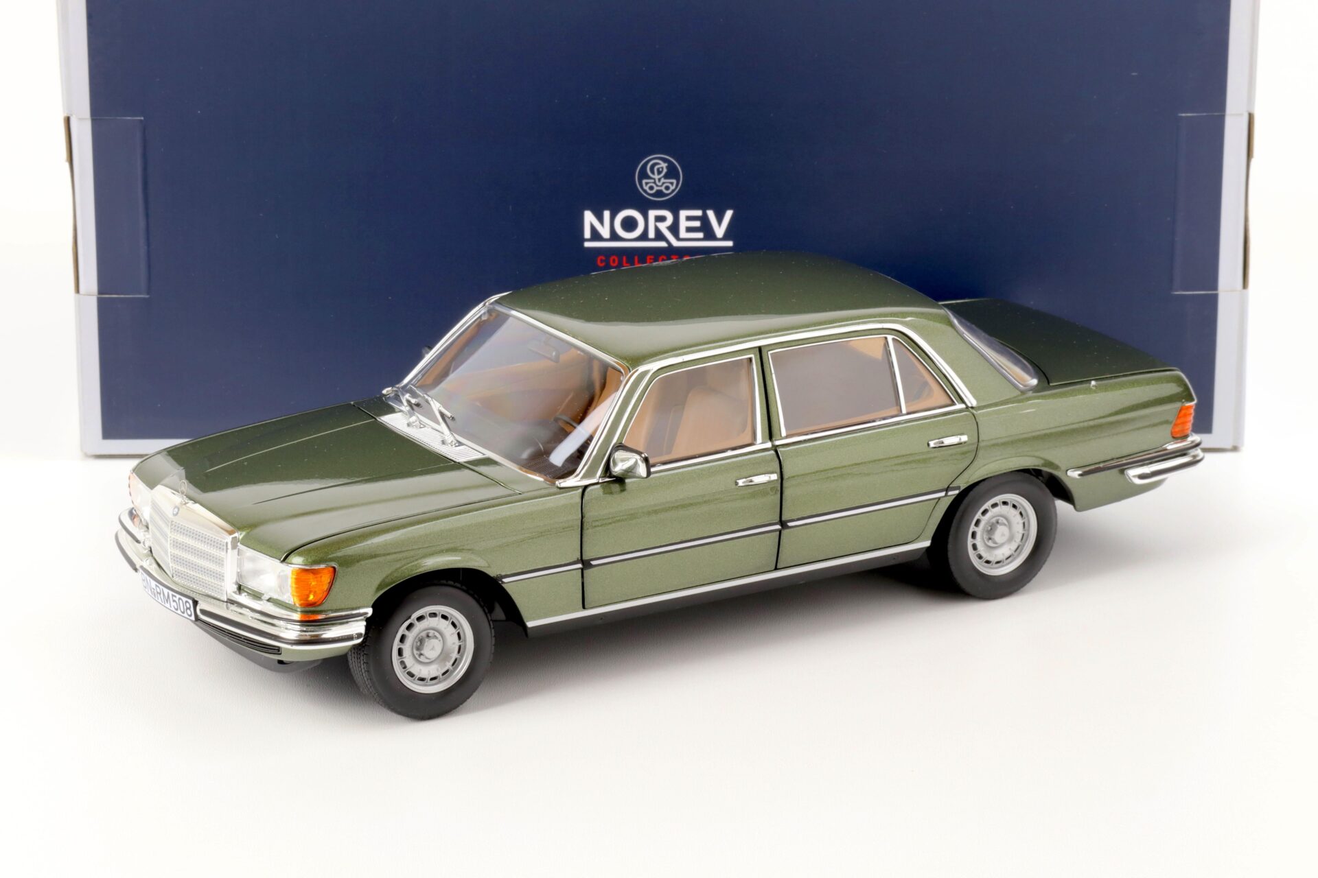 ID 63916 orig.jpg 1:18 Norev Mercedes 450 SEL 6.9 1976 green metallic