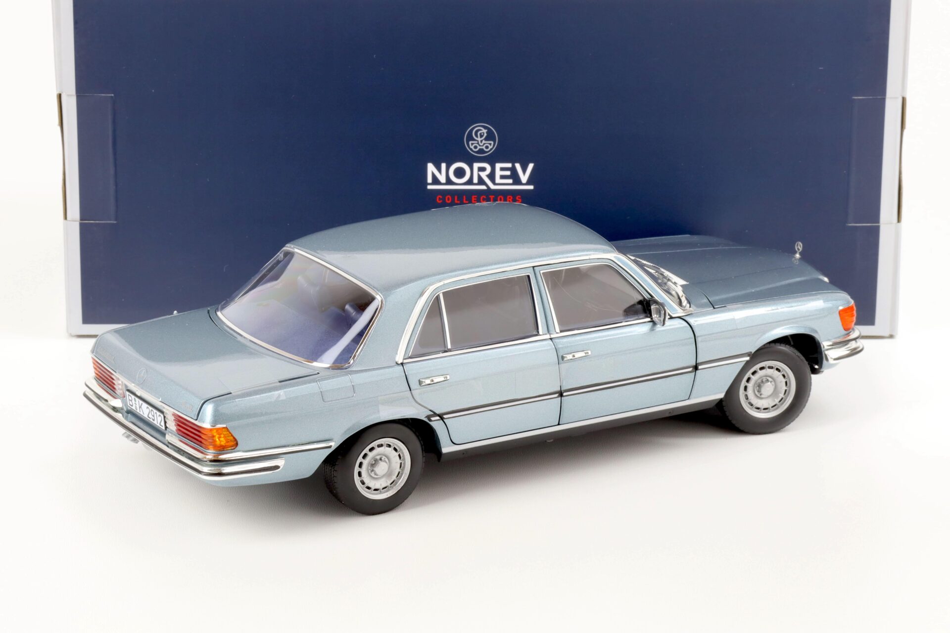1:18 Norev Mercedes 450 SEL 6.9 Limousine 1976 light blue