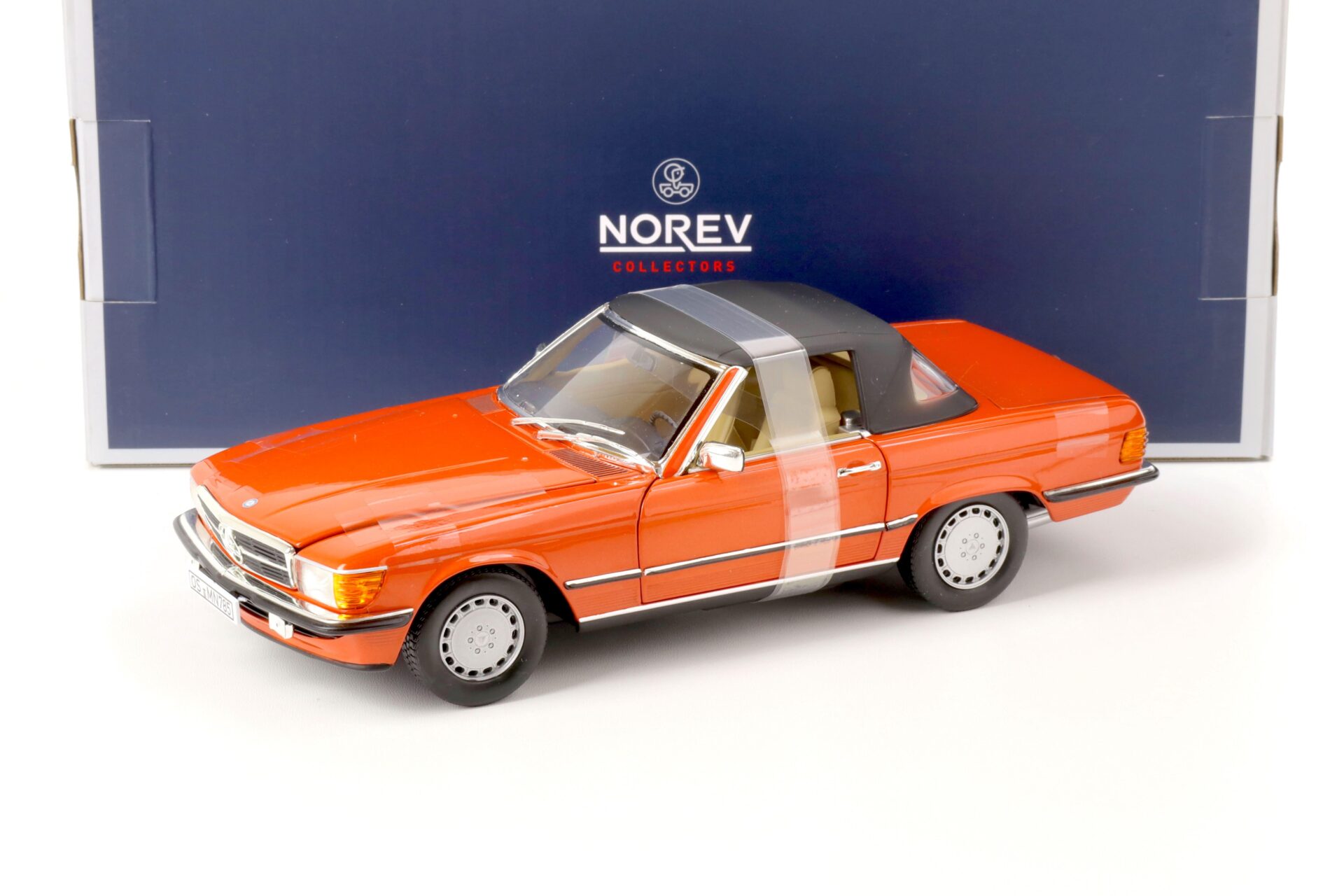 1:18 Norev Mercedes 300 SL Cabriolet R107 Inca red 1986