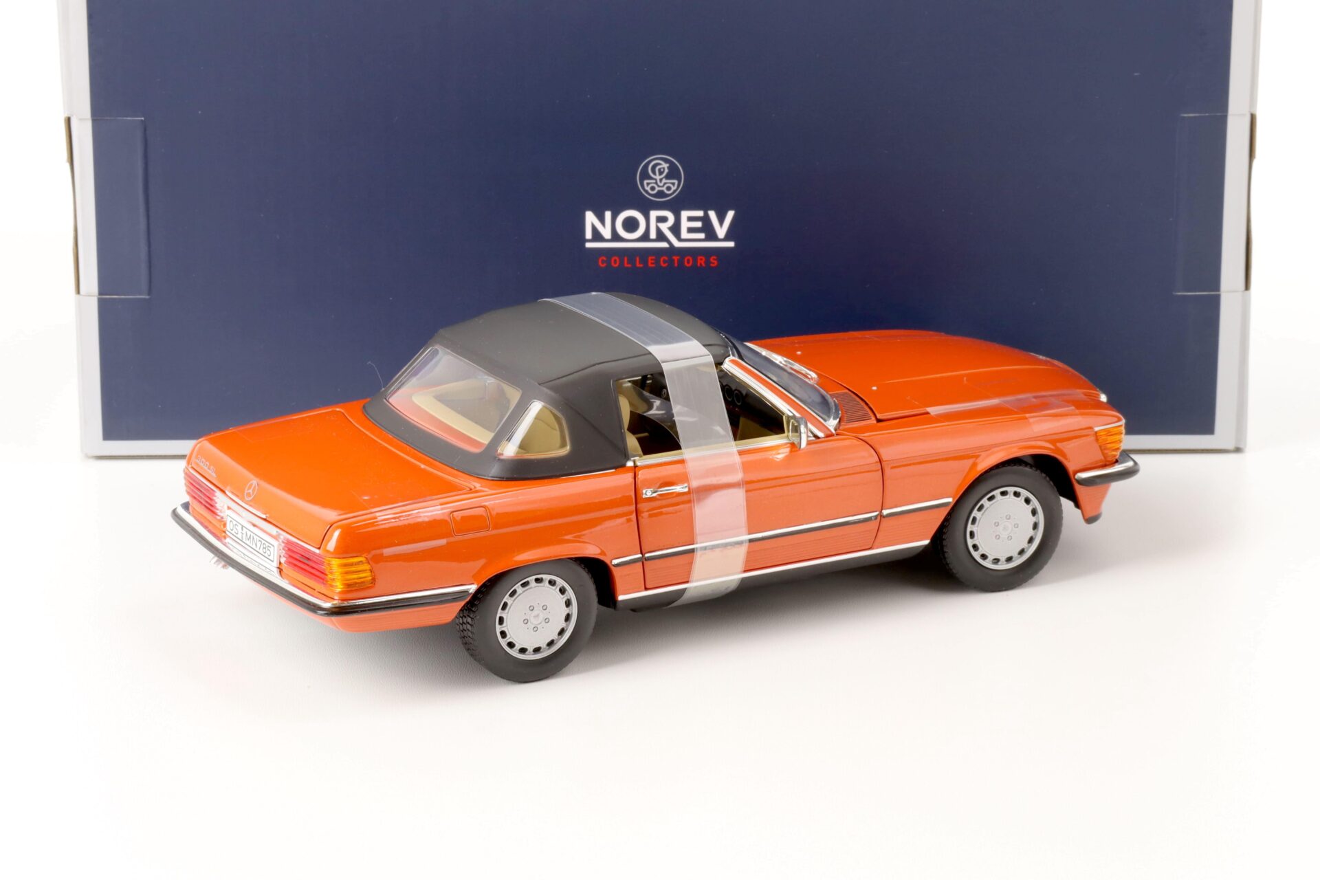 1:18 Norev Mercedes 300 SL Cabriolet R107 Inca red 1986