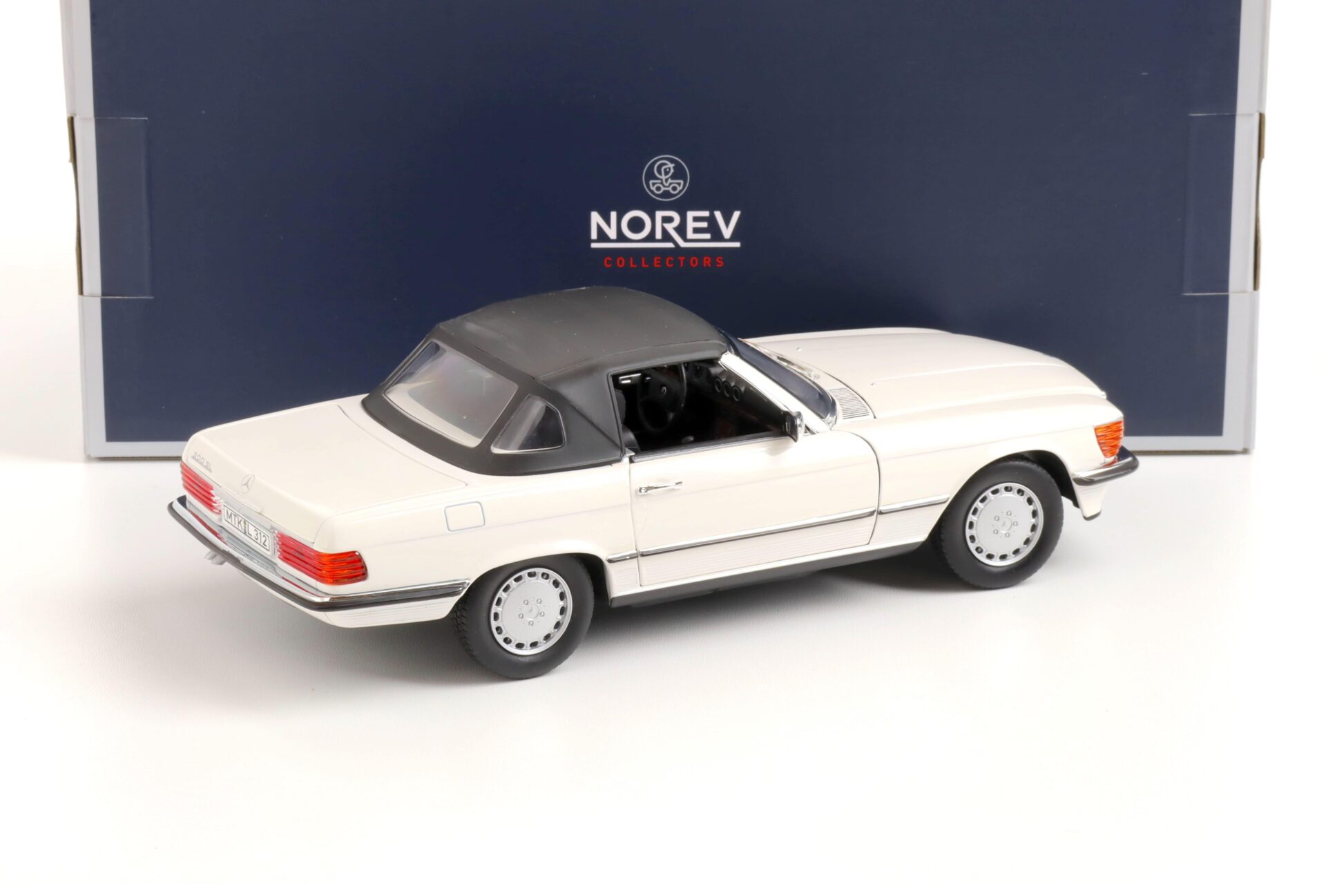 1:18 Norev Mercedes 300 SL Cabriolet R107 white 1986