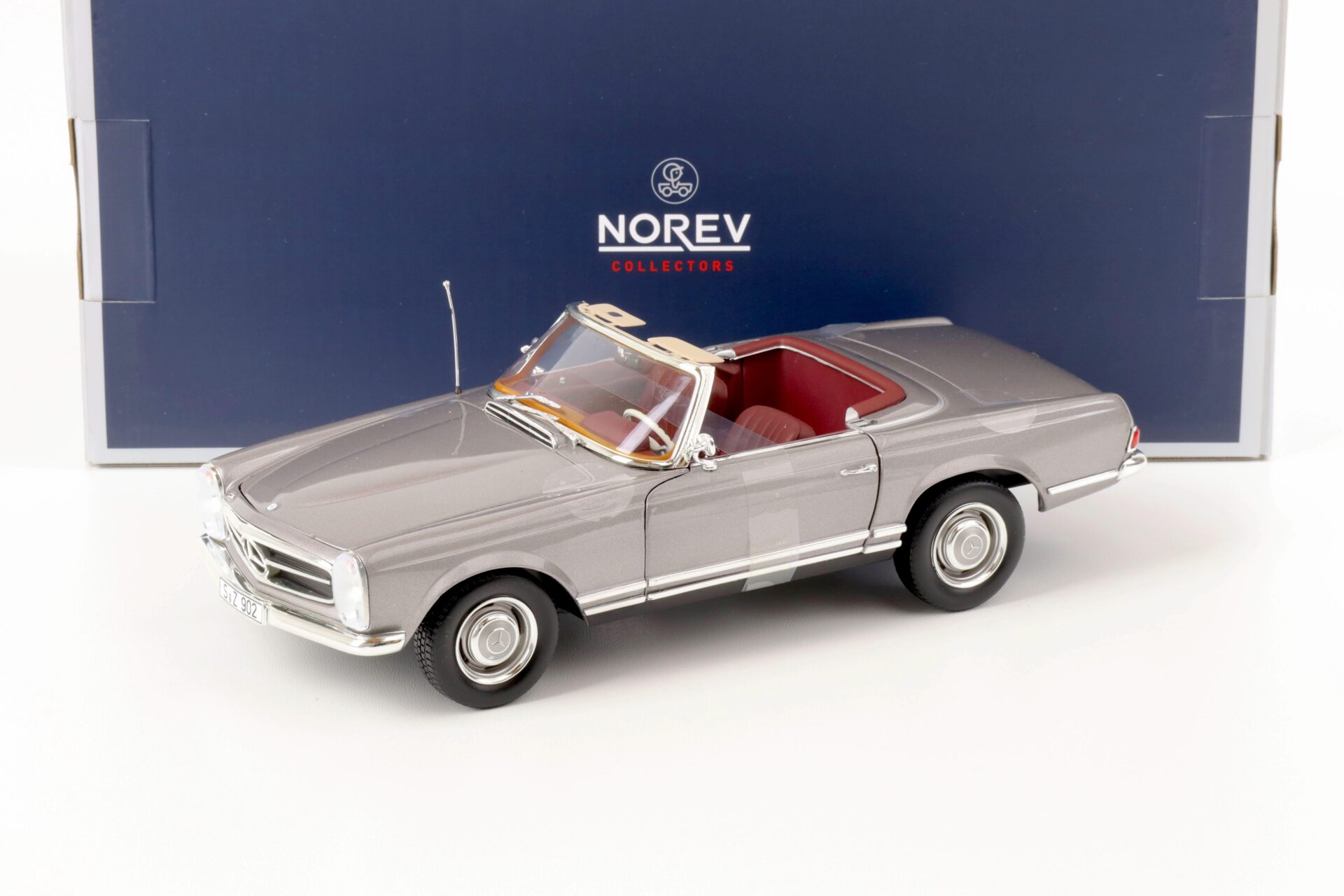 ID 63993 orig 1.jpg 1:18 Norev Mercedes 230 SL Pagode Cabriolet grey 1963