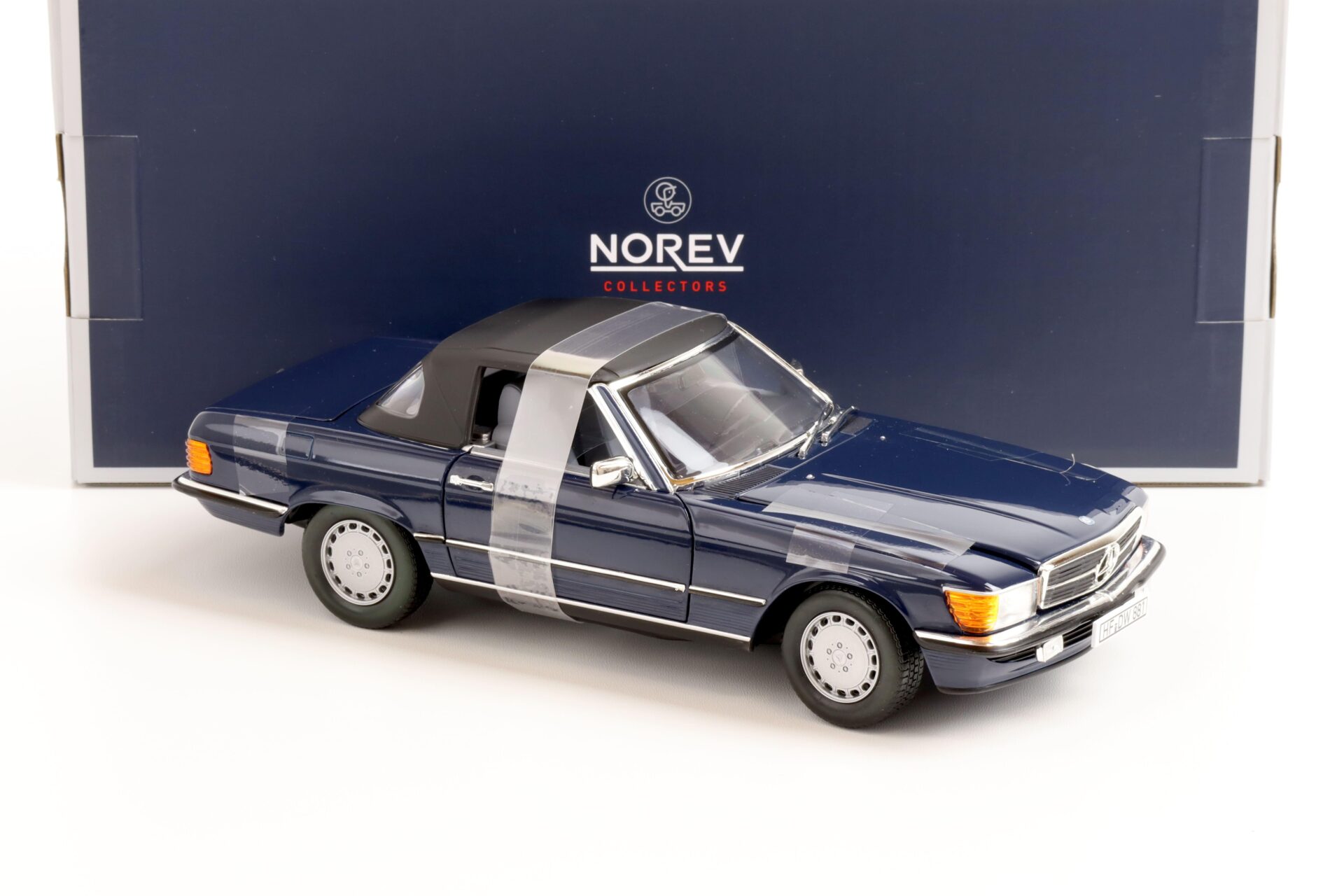 1:18 Norev Mercedes 300 SL Cabriolet R107 dark blue 1986