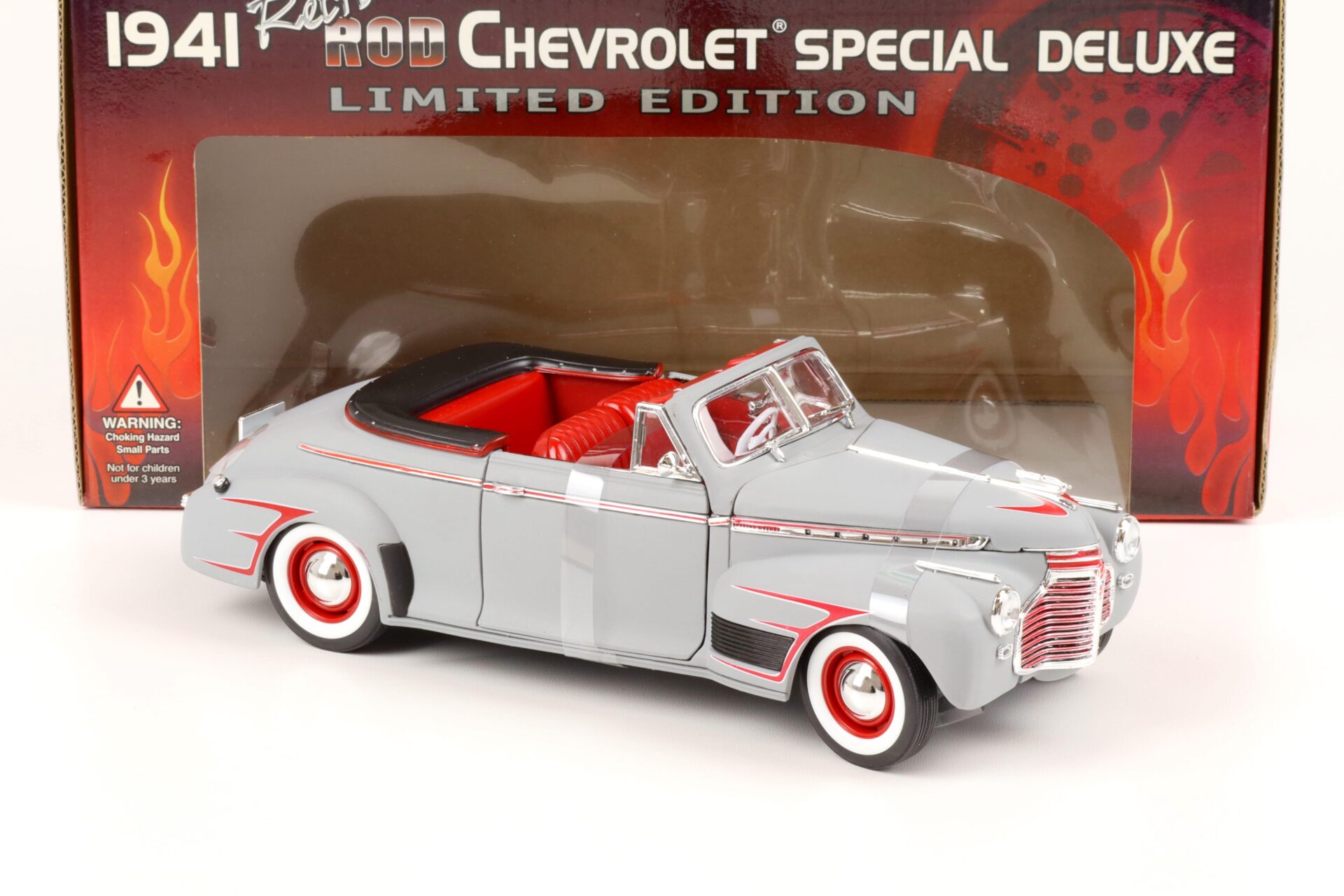1:18 Welly 1941 Retro Rod Chevrolet Special Deluxe Convertible grey/ red