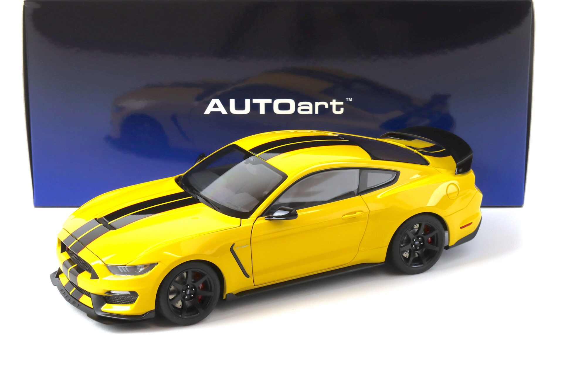 1:18 AUTOart Ford Shelby GT-350R Coupe Triple yellow/ black stripes 72932