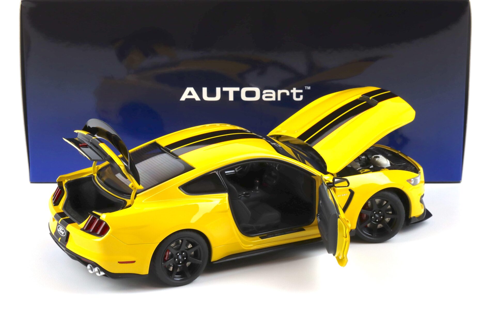 1:18 AUTOart Ford Shelby GT-350R Coupe Triple yellow/ black stripes 72932