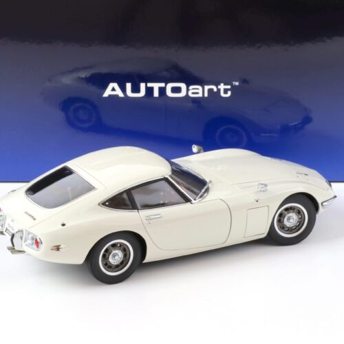 1:18 AUTOart 1965 Toyota 2000GT Coupe white 78753 - Image 3