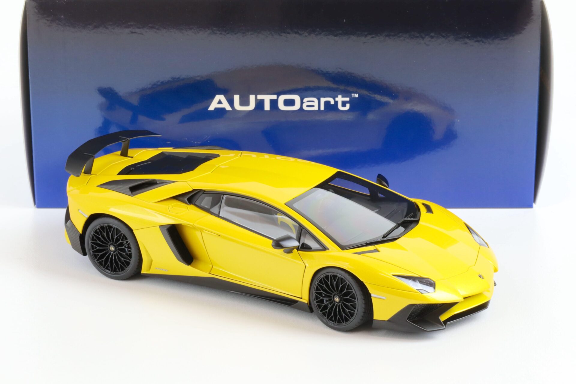 1:18 AUTOart Lamborghini Aventador LP750-4 SV New Giallo Orion/ pearl yellow