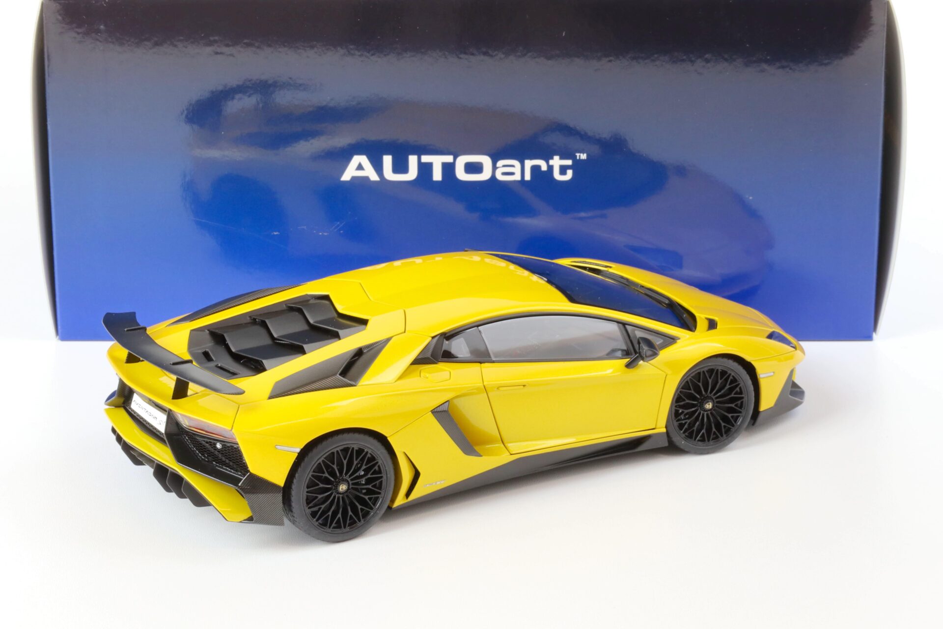 1:18 AUTOart Lamborghini Aventador LP750-4 SV New Giallo Orion/ pearl yellow