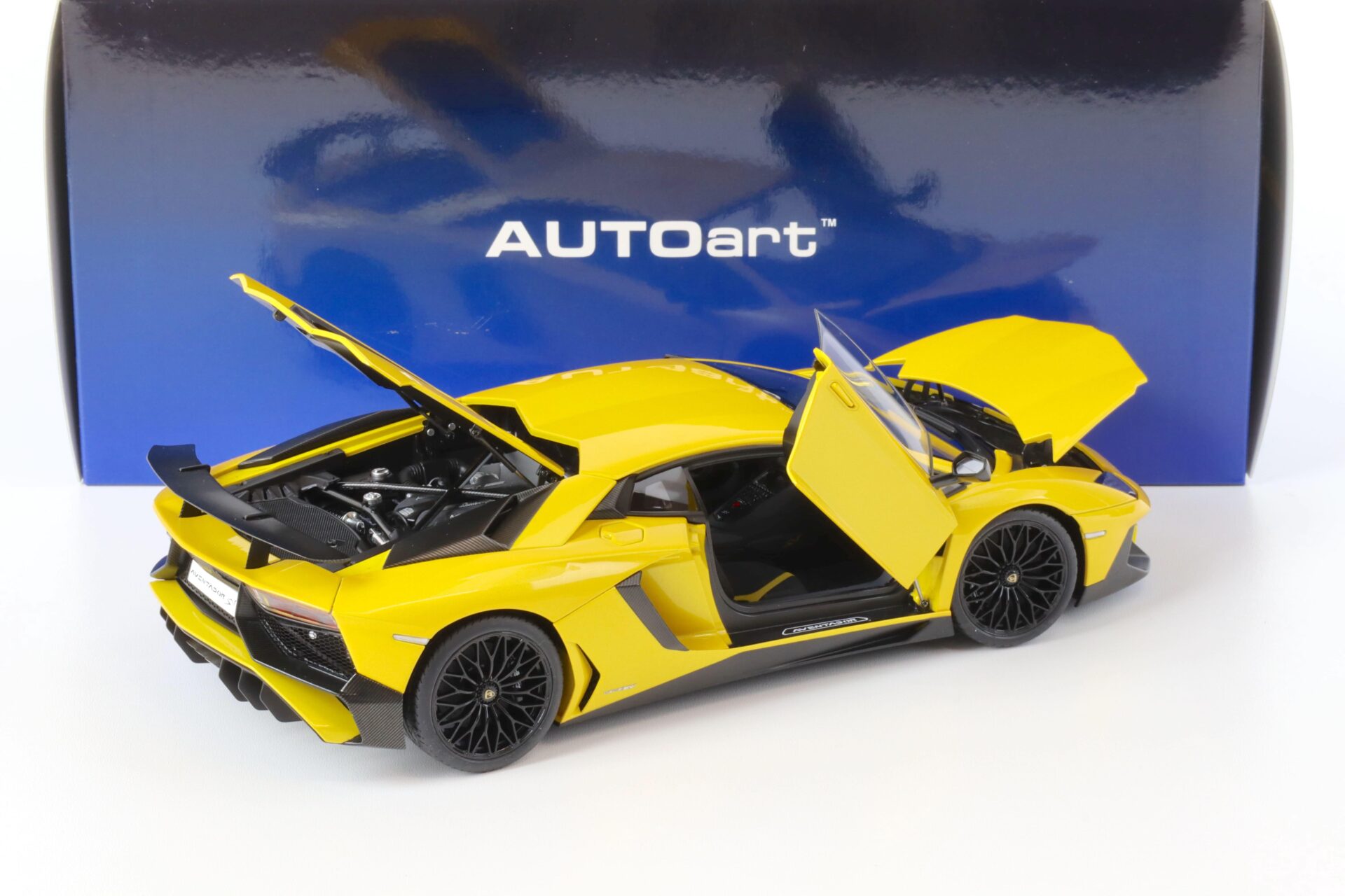 1:18 AUTOart Lamborghini Aventador LP750-4 SV New Giallo Orion/ pearl yellow
