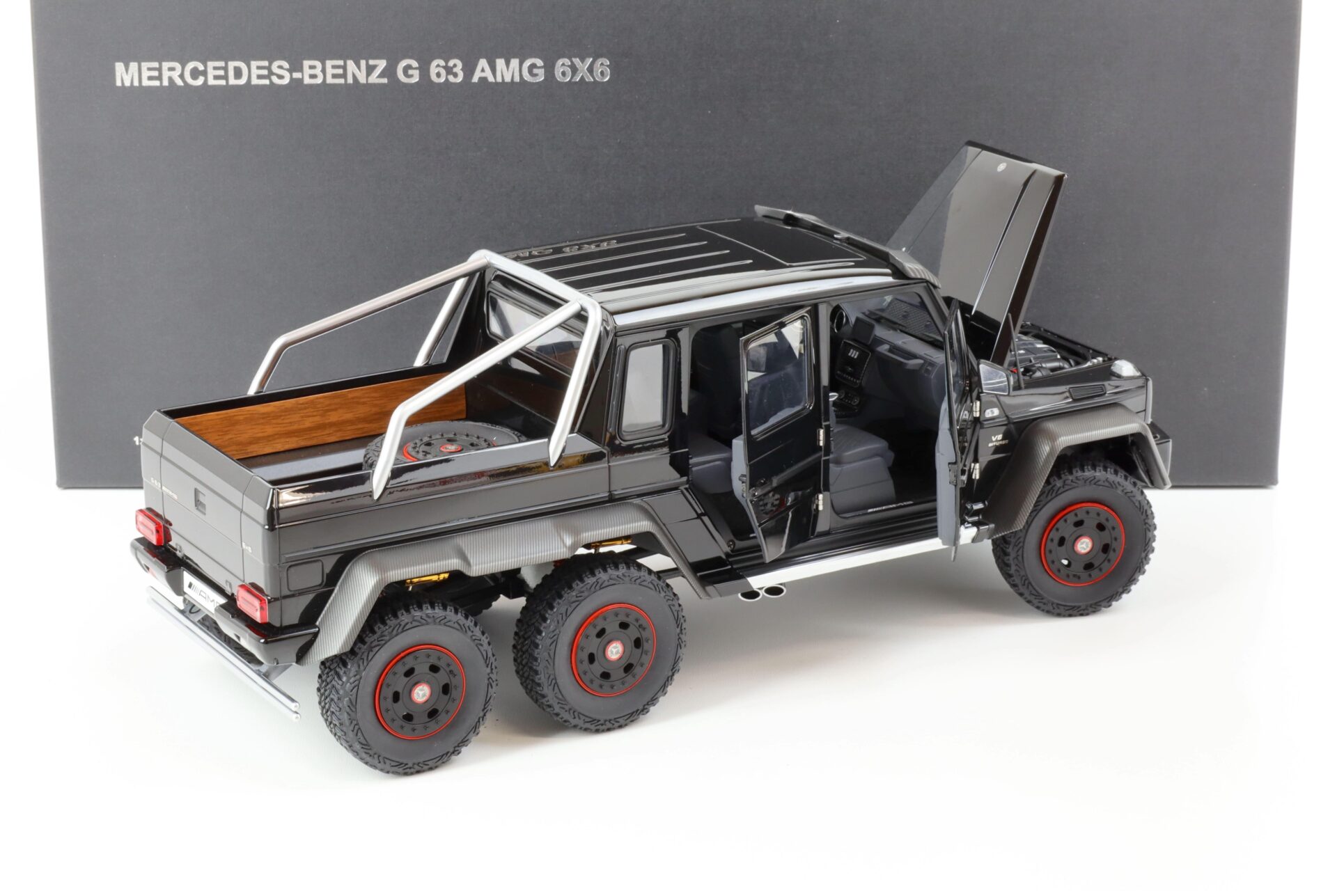 1:18 AUTOart Mercedes G63 AMG 6x6 Gloss black 76306