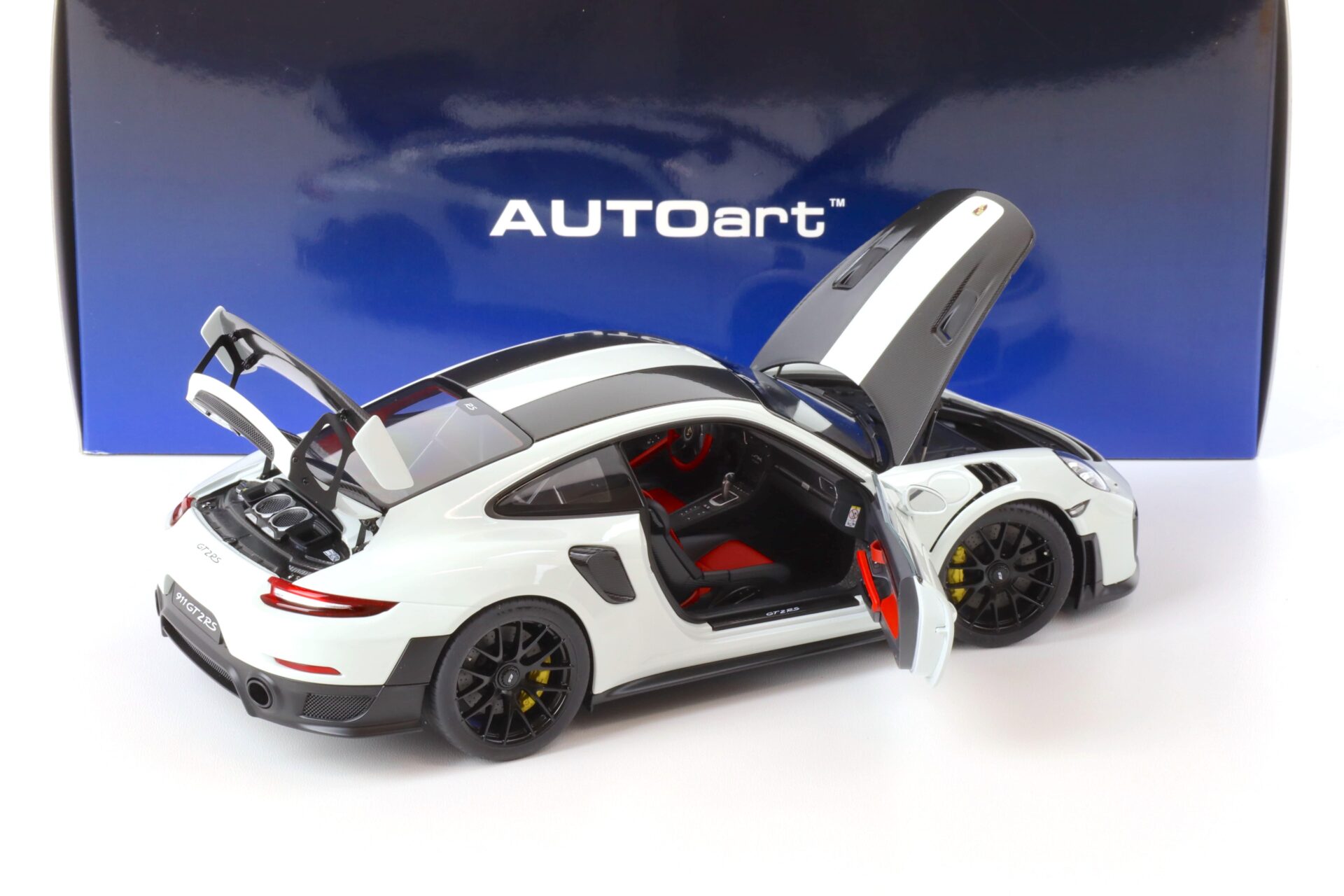 1:18 AUTOart Porsche 911 (991.2) GT2 RS 2017 Weissach Package white/ Magnesium alloy wheels