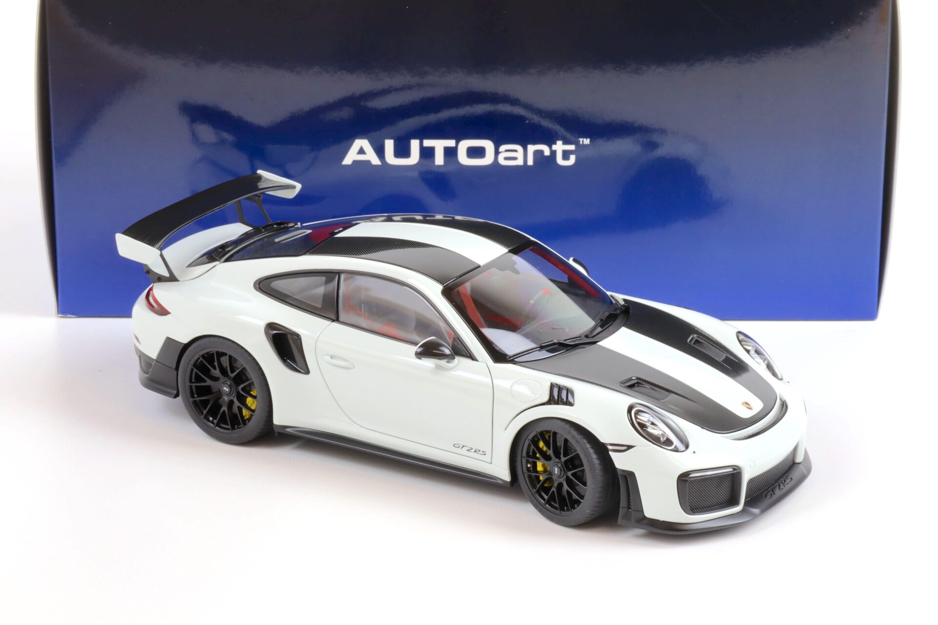 1:18 AUTOart Porsche 911 (991.2) GT2 RS 2017 Weissach Package white/ Magnesium alloy wheels