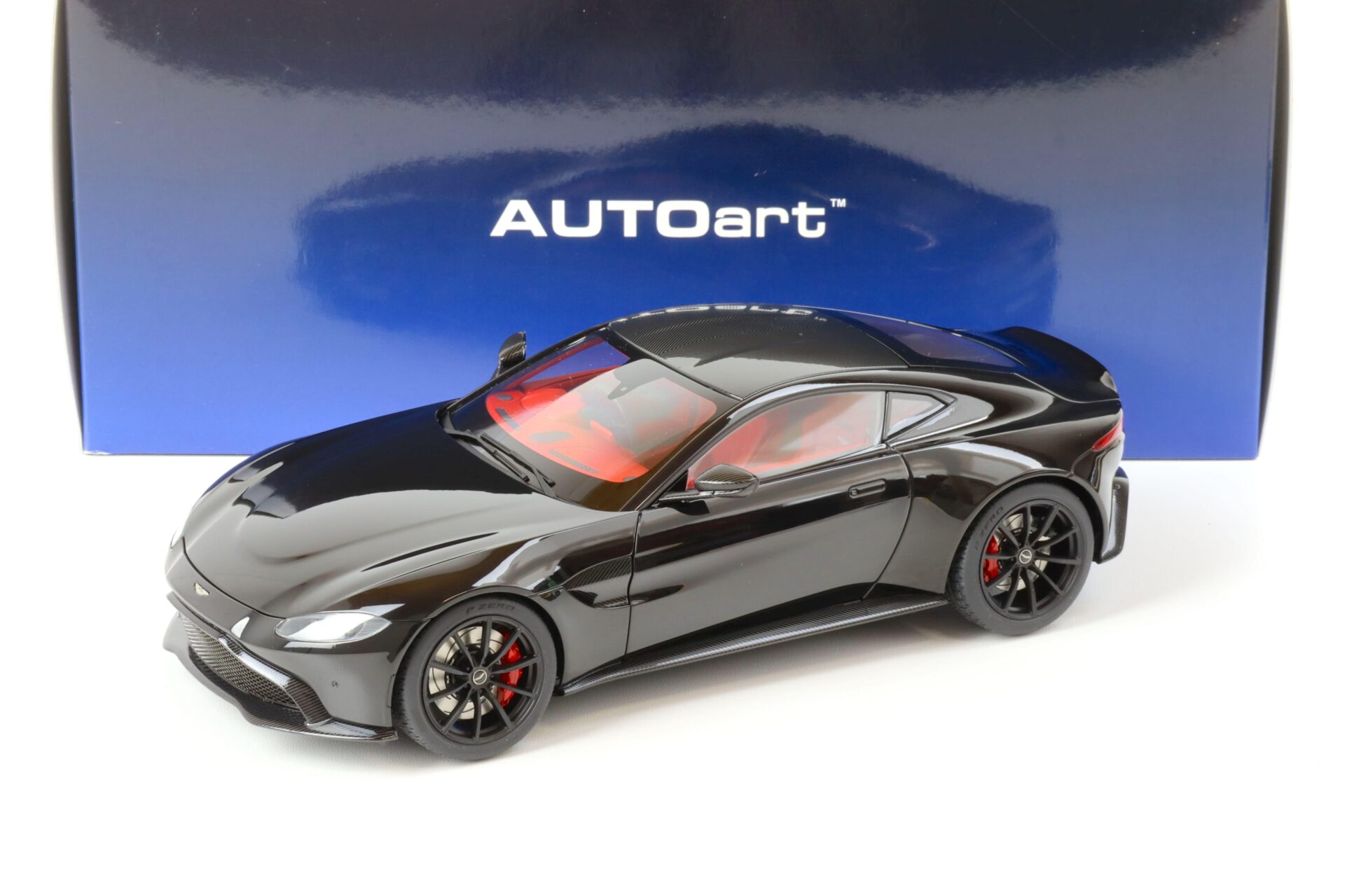 ID 64697 orig.jpg 1:18 AUTOart Aston Martin Vantage 2019 Jet black