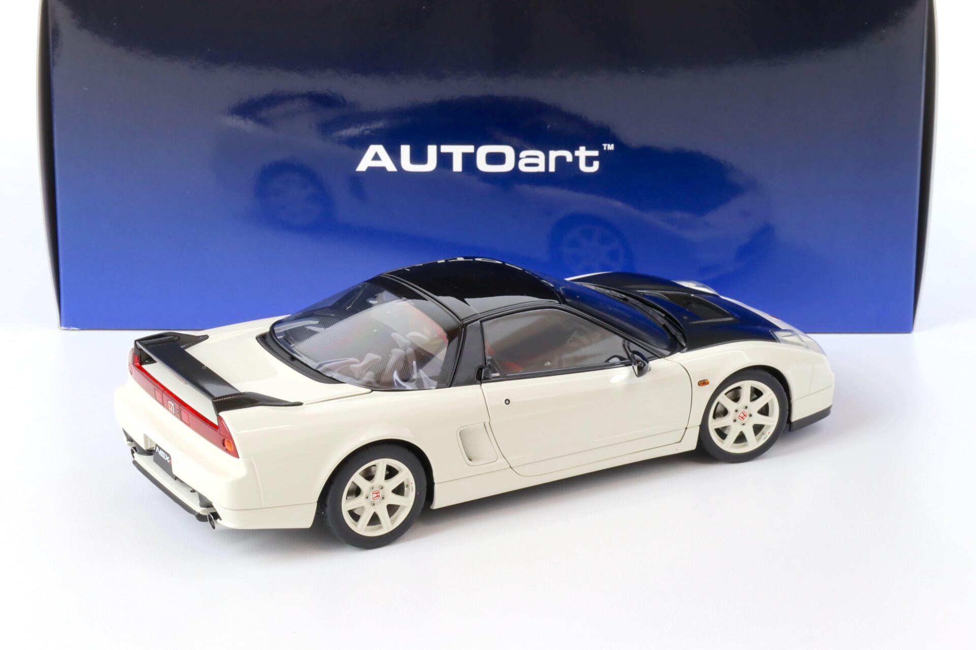 1:18 AUTOart Honda NSX-R (NA2) 2019 Championship white/ black Carbon fiber