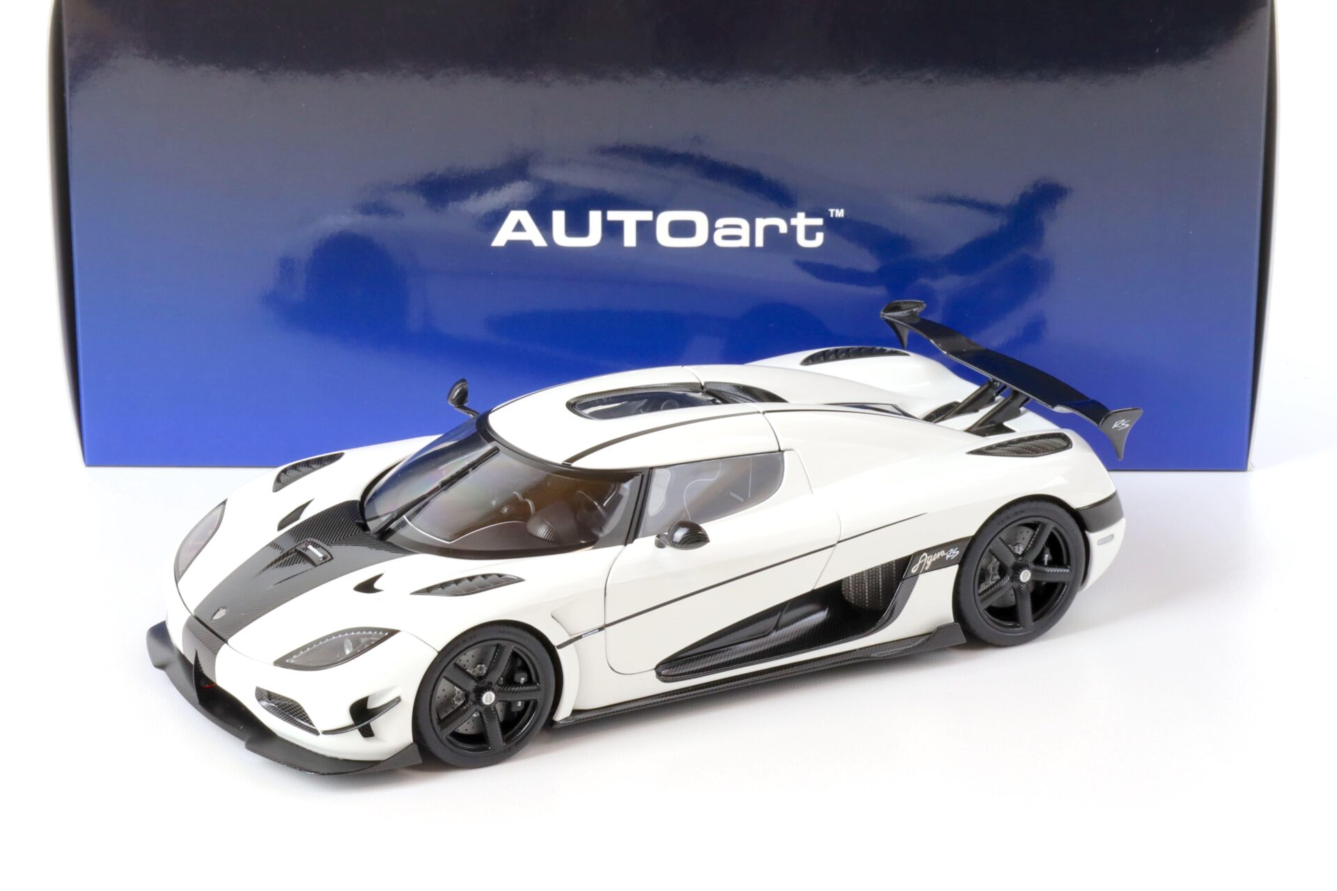 ID 64721 orig.jpg 1:18 AUTOart Koenigsegg Agera RS white/ black accents 79021