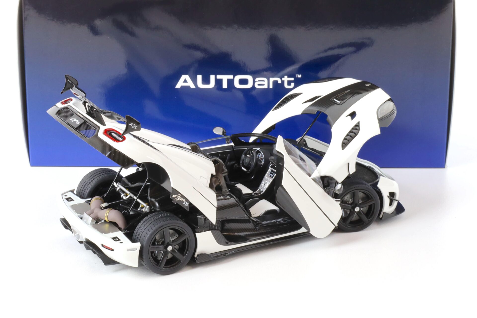 1:18 AUTOart Koenigsegg Agera RS white/ black accents 79021