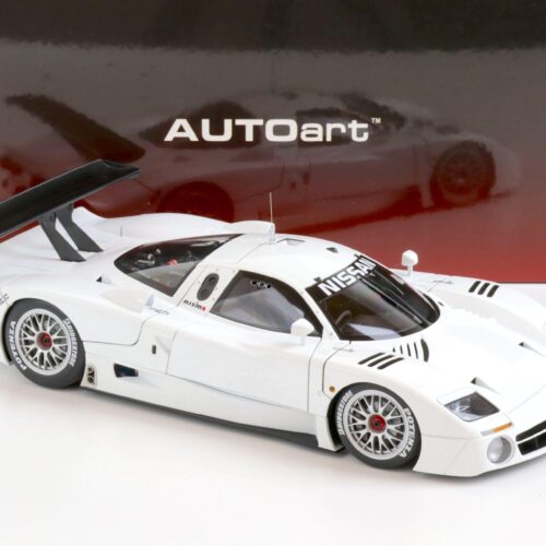 1:18 AUTOart Nissan R390 GT1 Test Car Le Mans 1998 gloss white