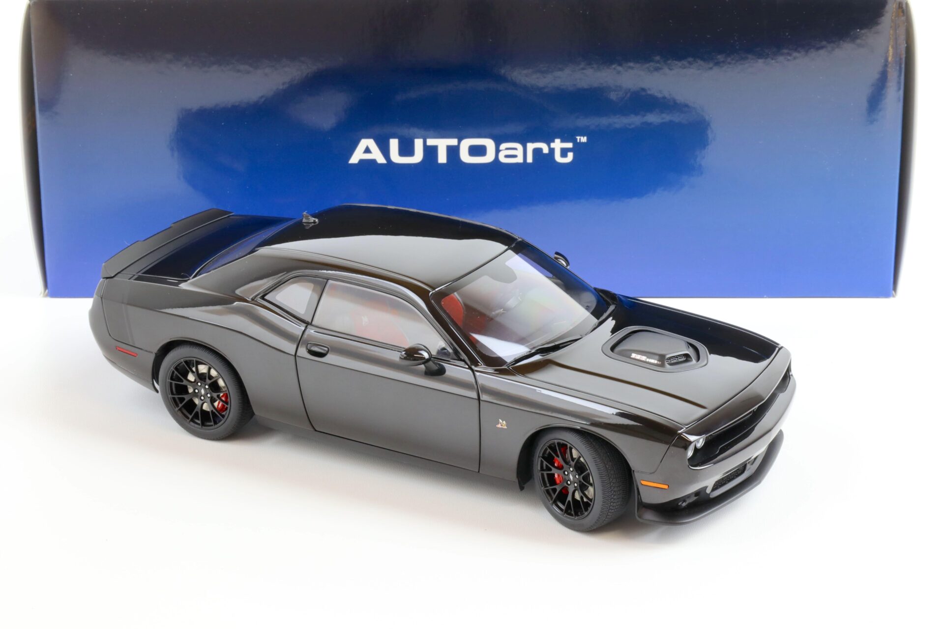 1:18 AUTOart Dodge Challenger 392 Hemi Scat Pack Shaker Pitch black