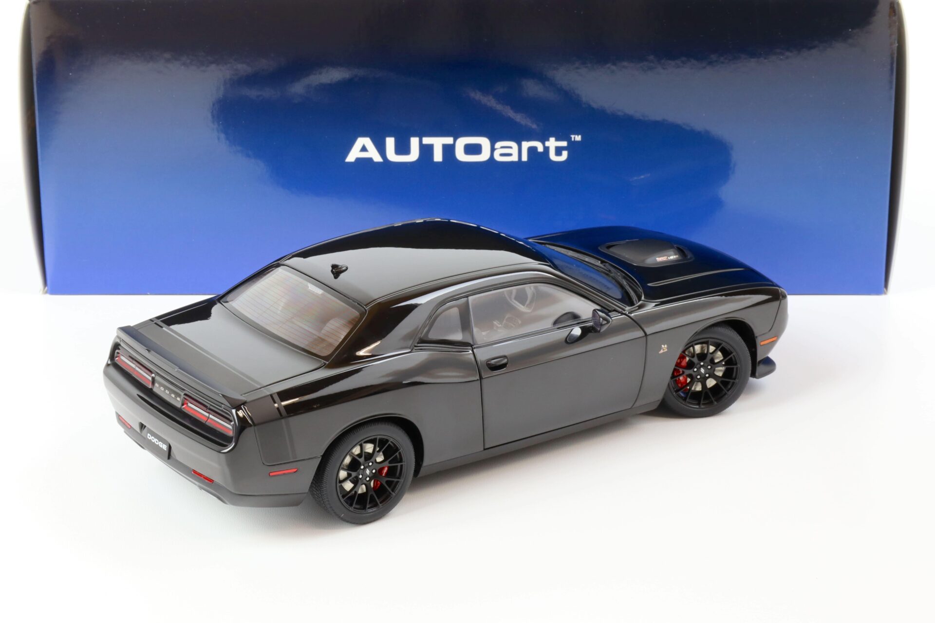 1:18 AUTOart Dodge Challenger 392 Hemi Scat Pack Shaker Pitch black