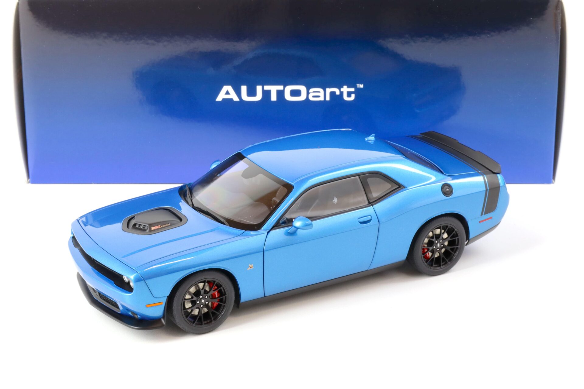 1:18 AUTOart Dodge Challenger 392 Hemi Scat Pack Shaker B5 blue pearl coat