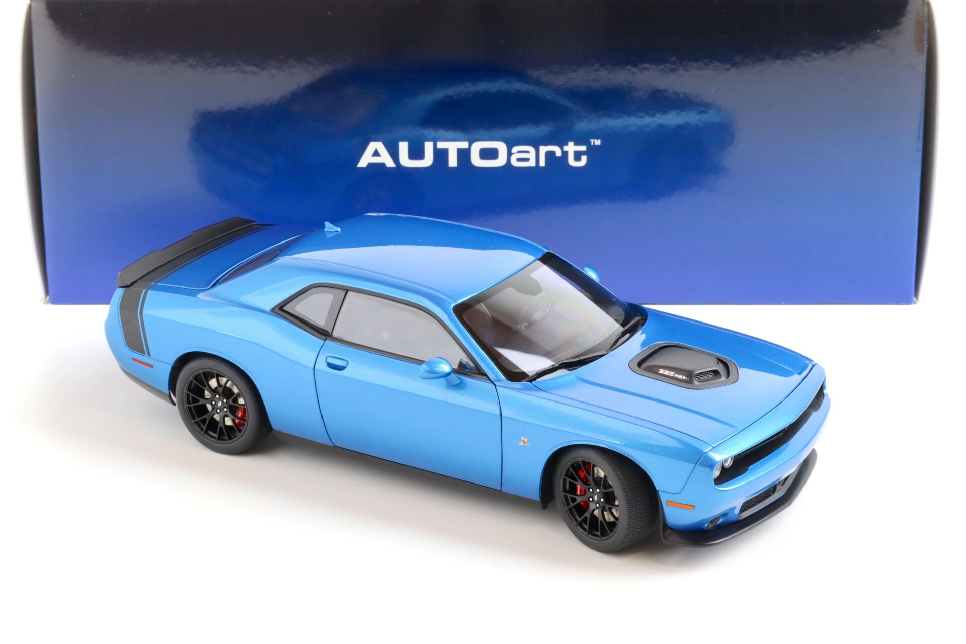1:18 AUTOart Dodge Challenger 392 Hemi Scat Pack Shaker B5 blue pearl coat