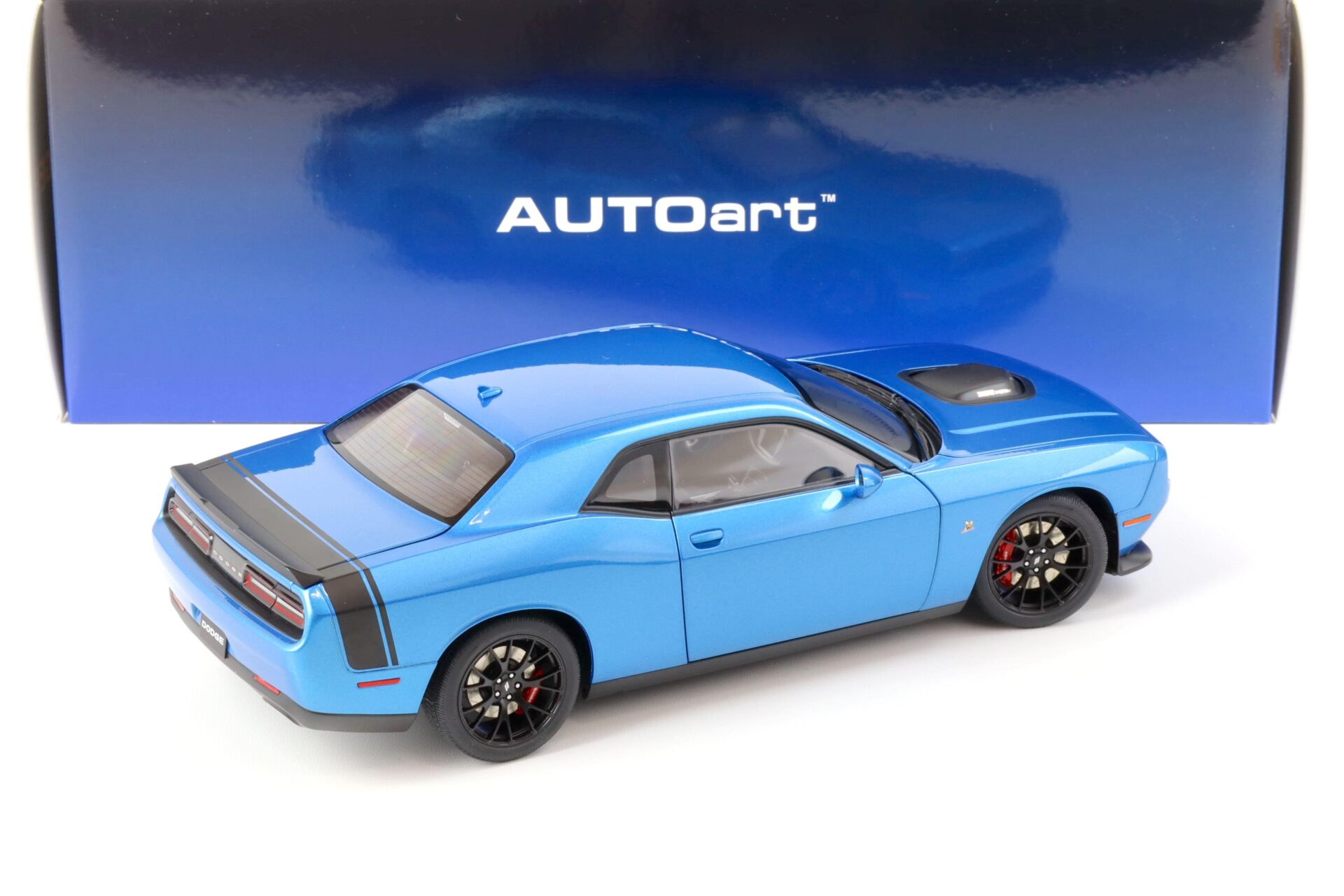 1:18 AUTOart Dodge Challenger 392 Hemi Scat Pack Shaker B5 blue pearl coat