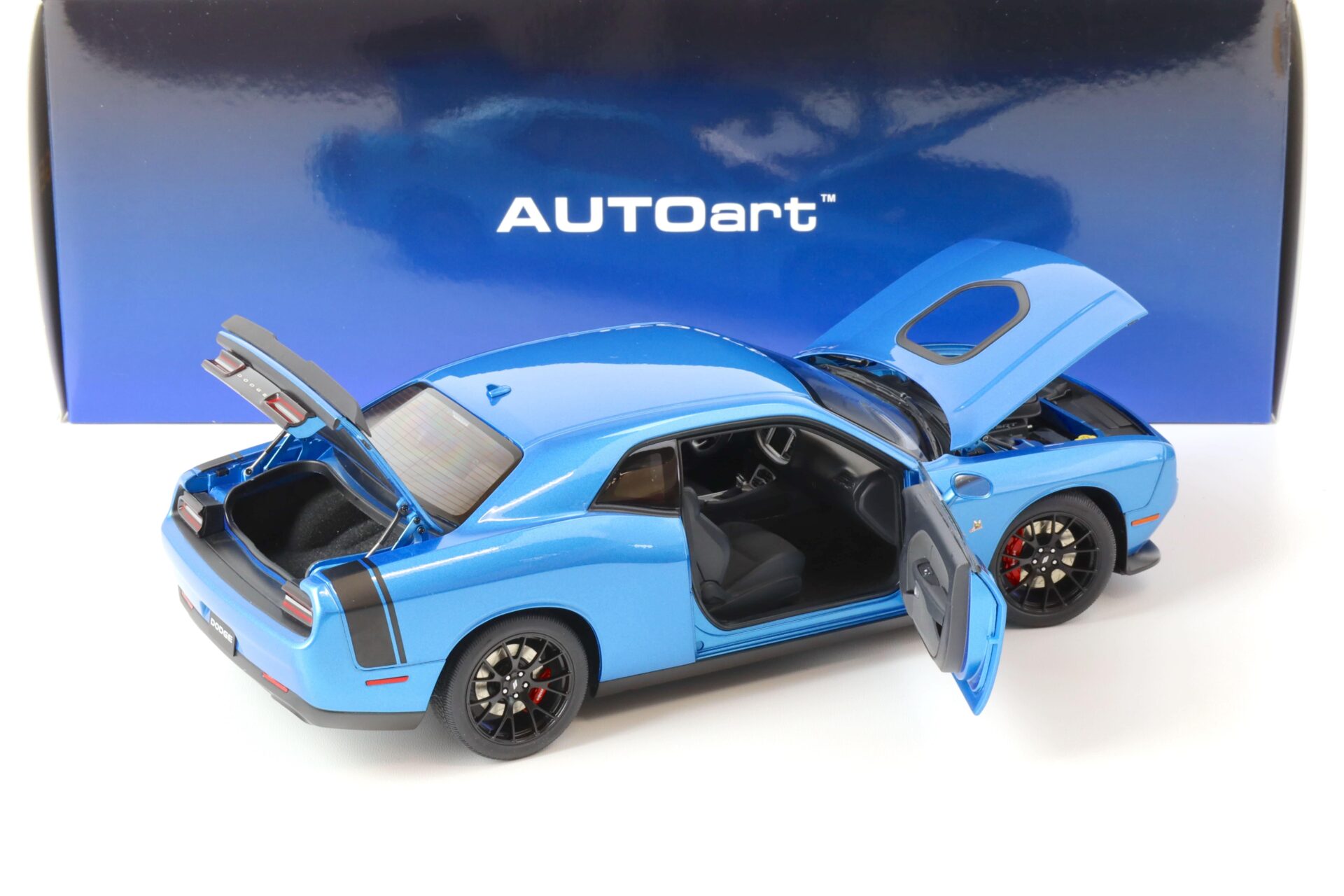 1:18 AUTOart Dodge Challenger 392 Hemi Scat Pack Shaker B5 blue pearl coat