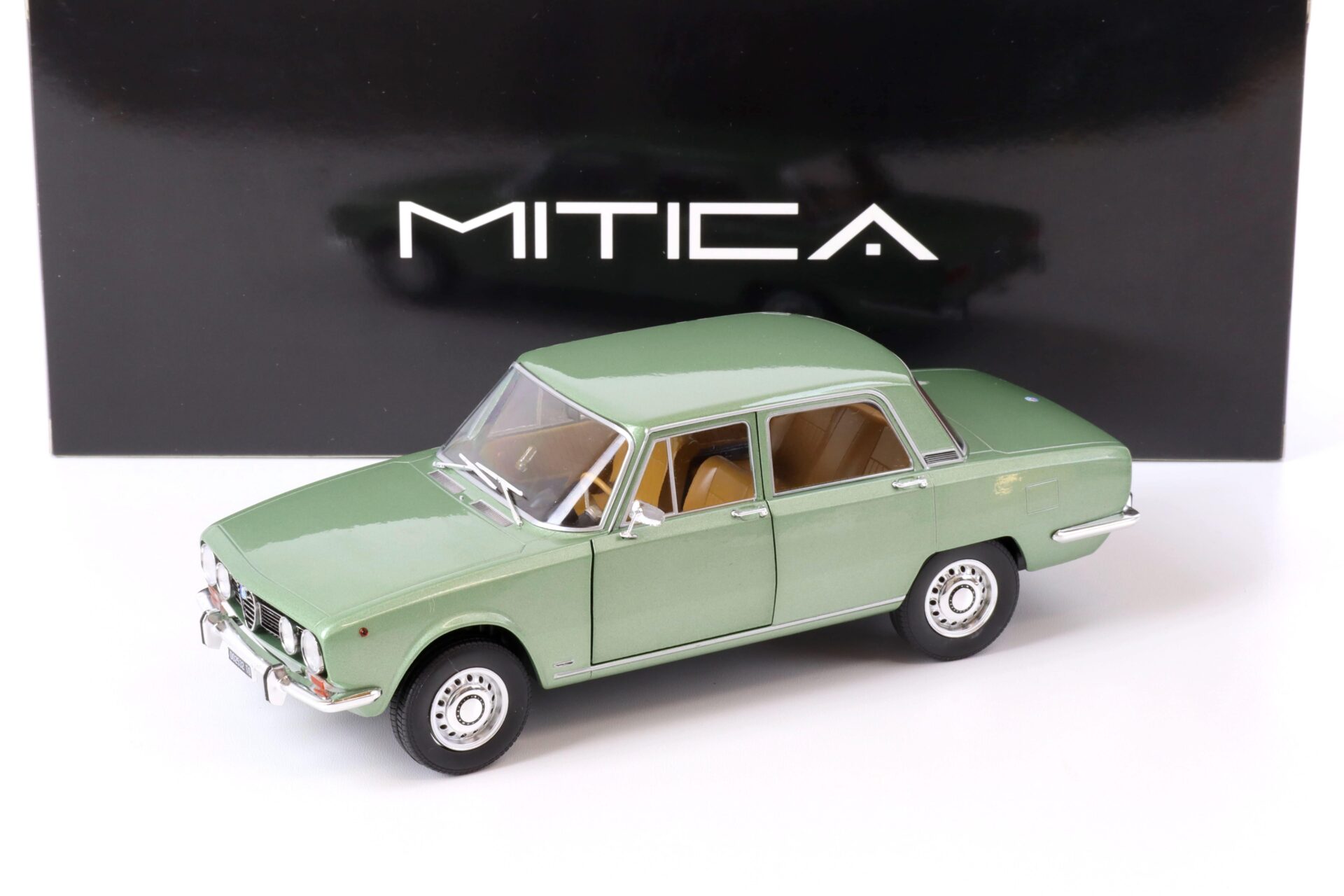 1:18 MITICA 1969 Alfa Romeo 1750 Berlina 2-Series Verde Olive green metallic