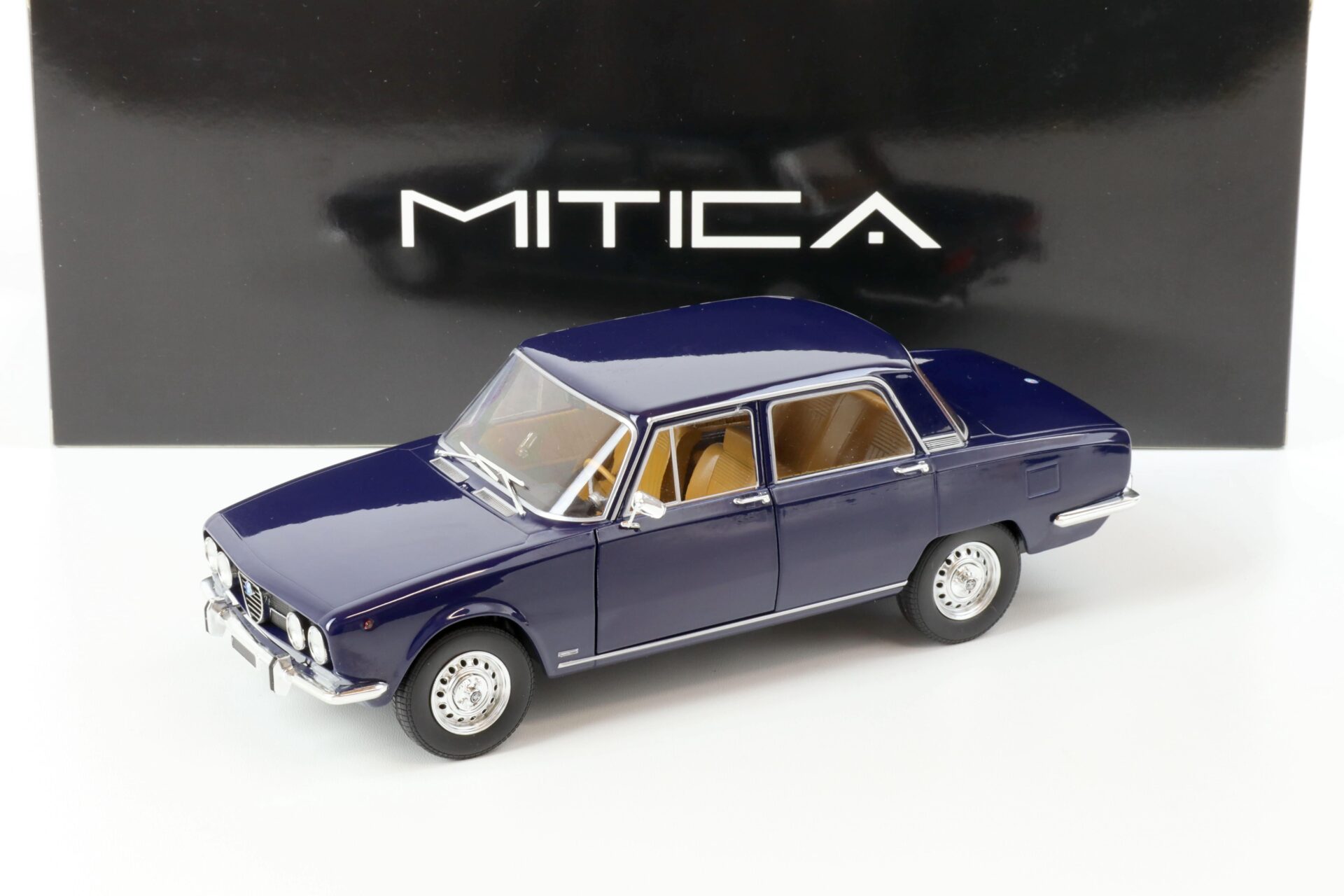 1:18 MITICA 1971 Alfa Romeo 2000 Berlina blue Cobalto 324 with POLIZIA Decals