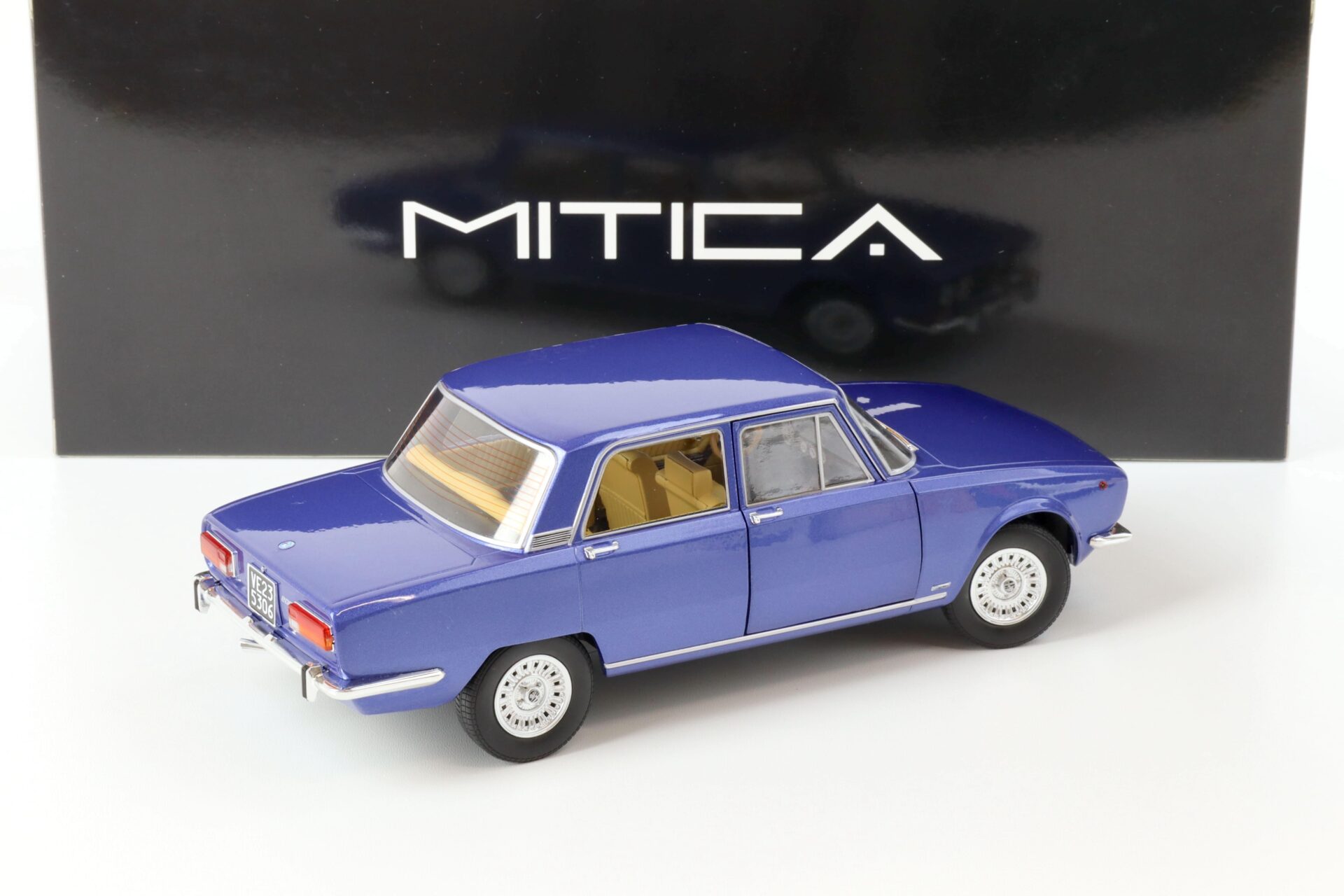 1:18 MITICA 1971 Alfa Romeo 2000 Berlina blue Pervinca metallic 349