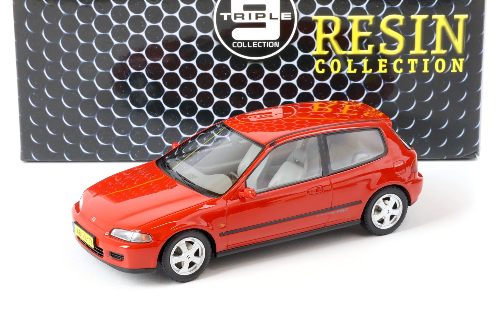 1:18 Triple9 1993 Honda Civic EG6 VTi Hatchback Resin Series red