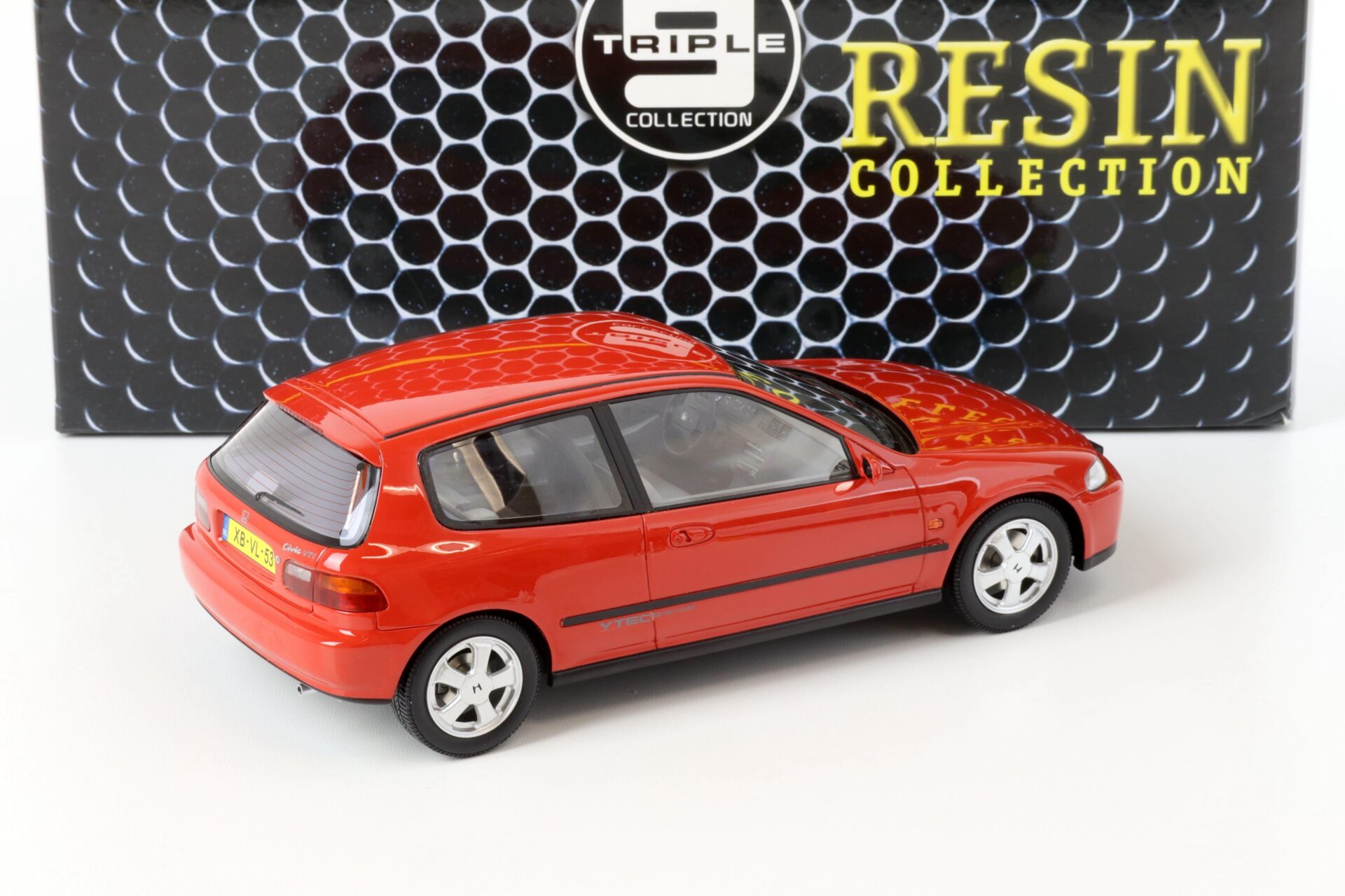 1:18 Triple9 1993 Honda Civic EG6 VTi Hatchback Resin Series red