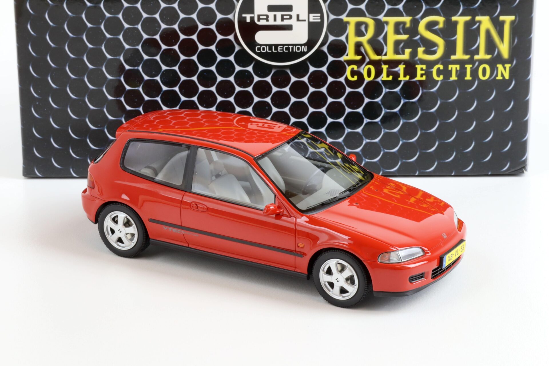 1:18 Triple9 1993 Honda Civic EG6 VTi Hatchback Resin Series red