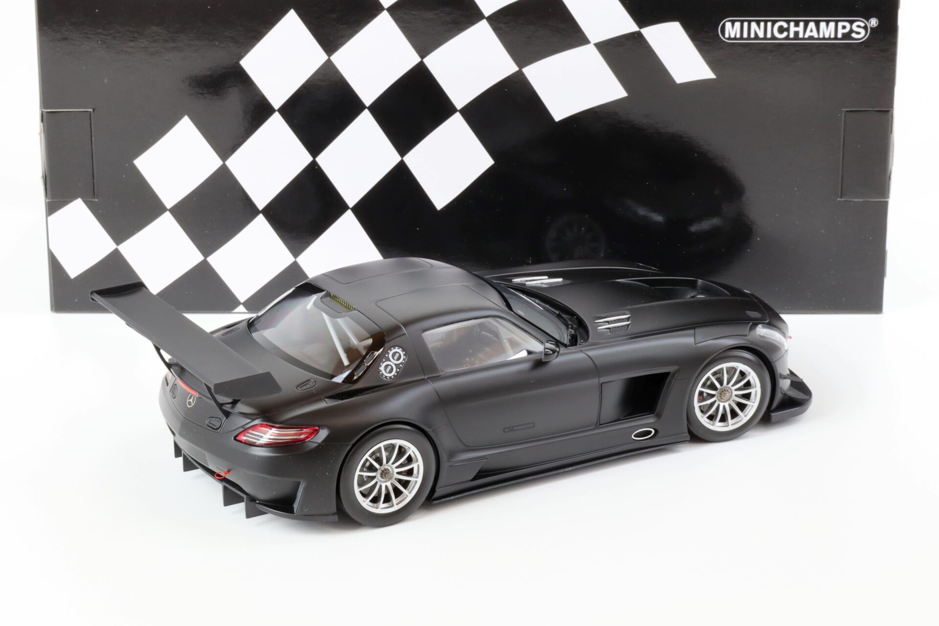 1:18 Minichamps Mercedes SLS AMG GT3 Street 2011 matt black