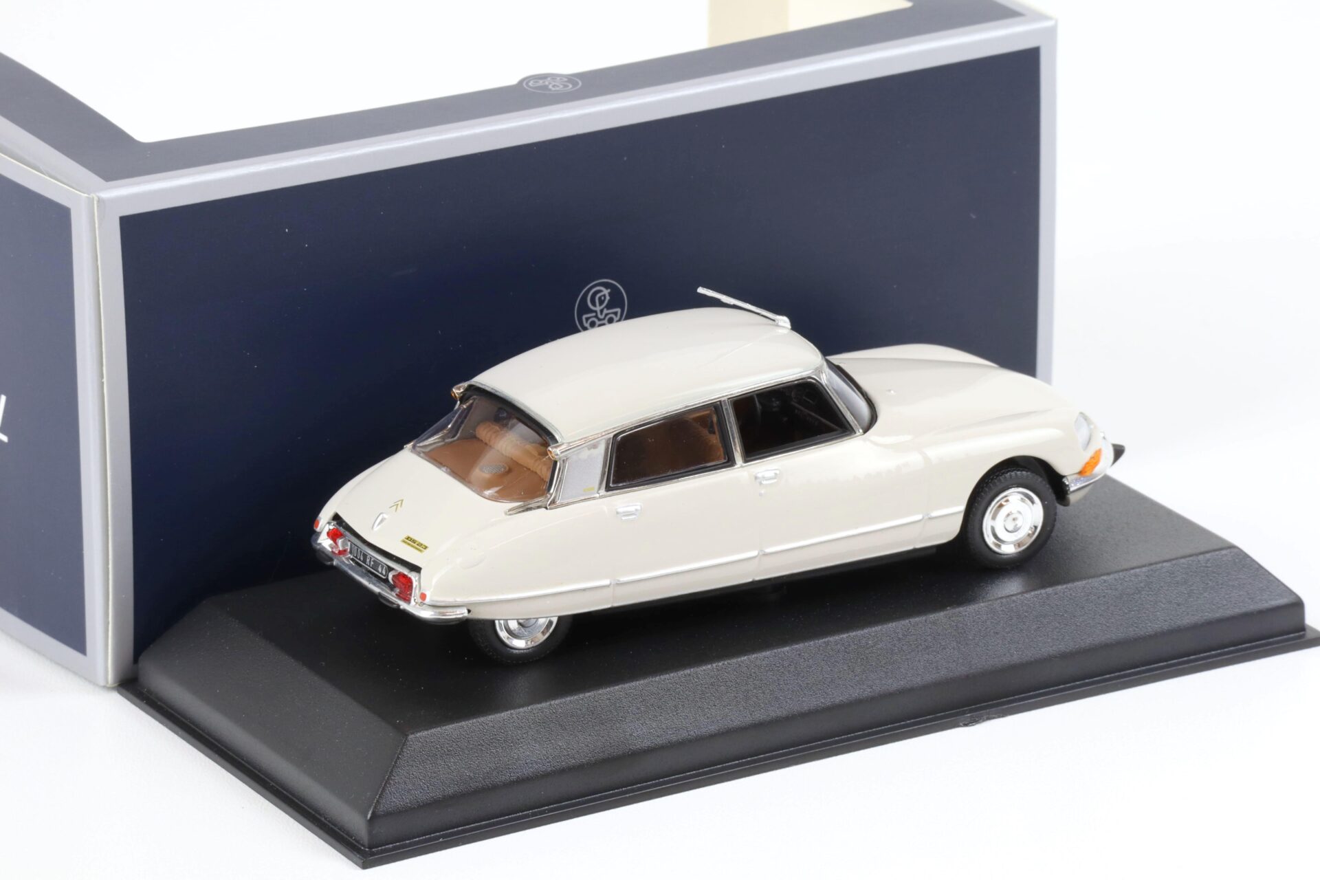 1:43 Norev 1973 Citroen DS 23 Pallas Albatros beige 158069